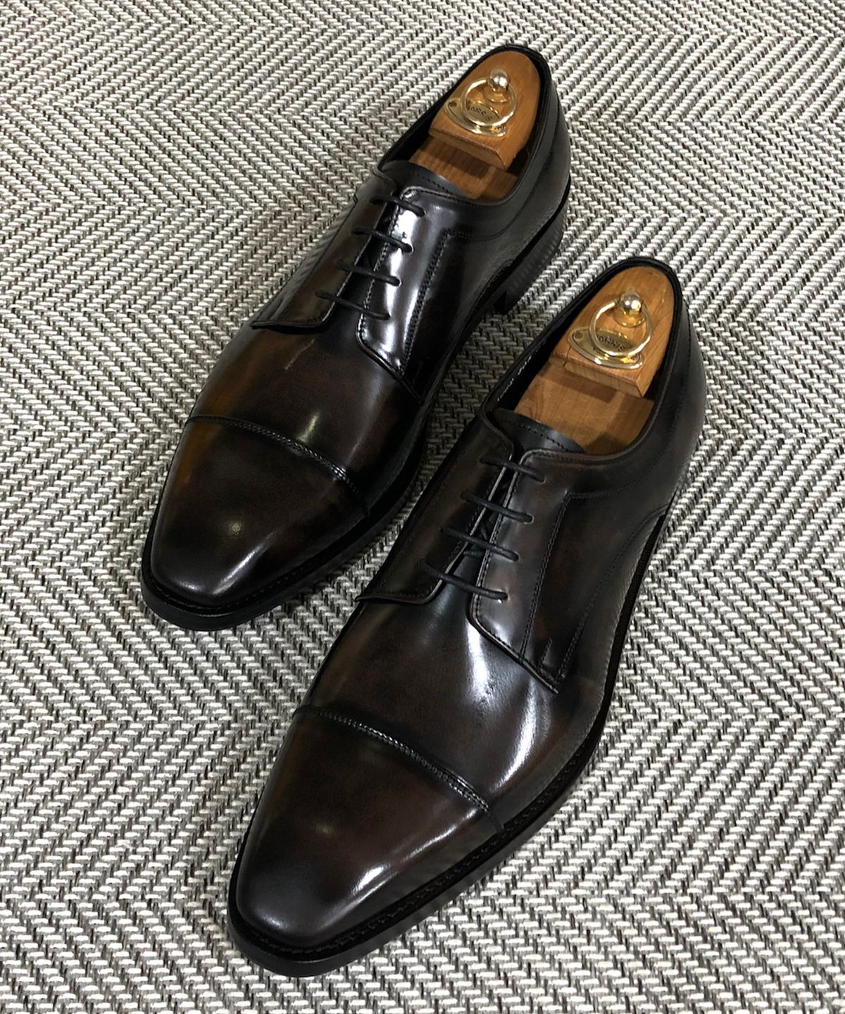 조앤슈(JOENSHOE) 로템 스트레이트팁 옥스퍼드 블랙브라운