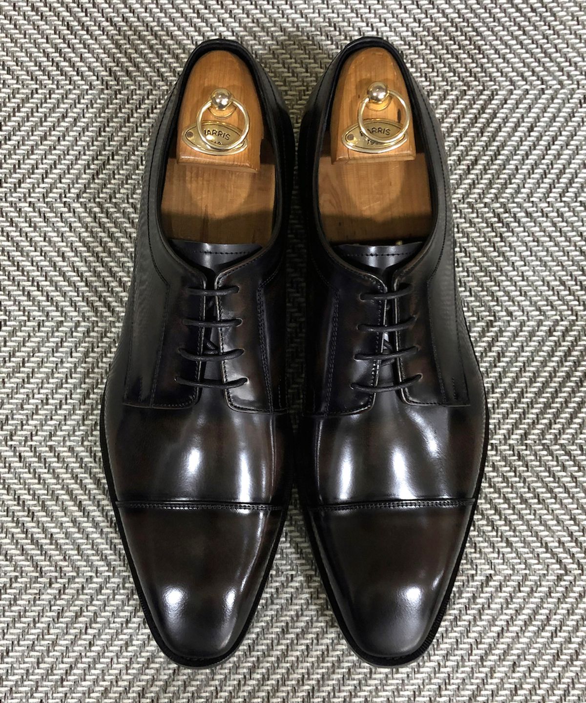 조앤슈(JOENSHOE) 로템 스트레이트팁 옥스퍼드 블랙브라운