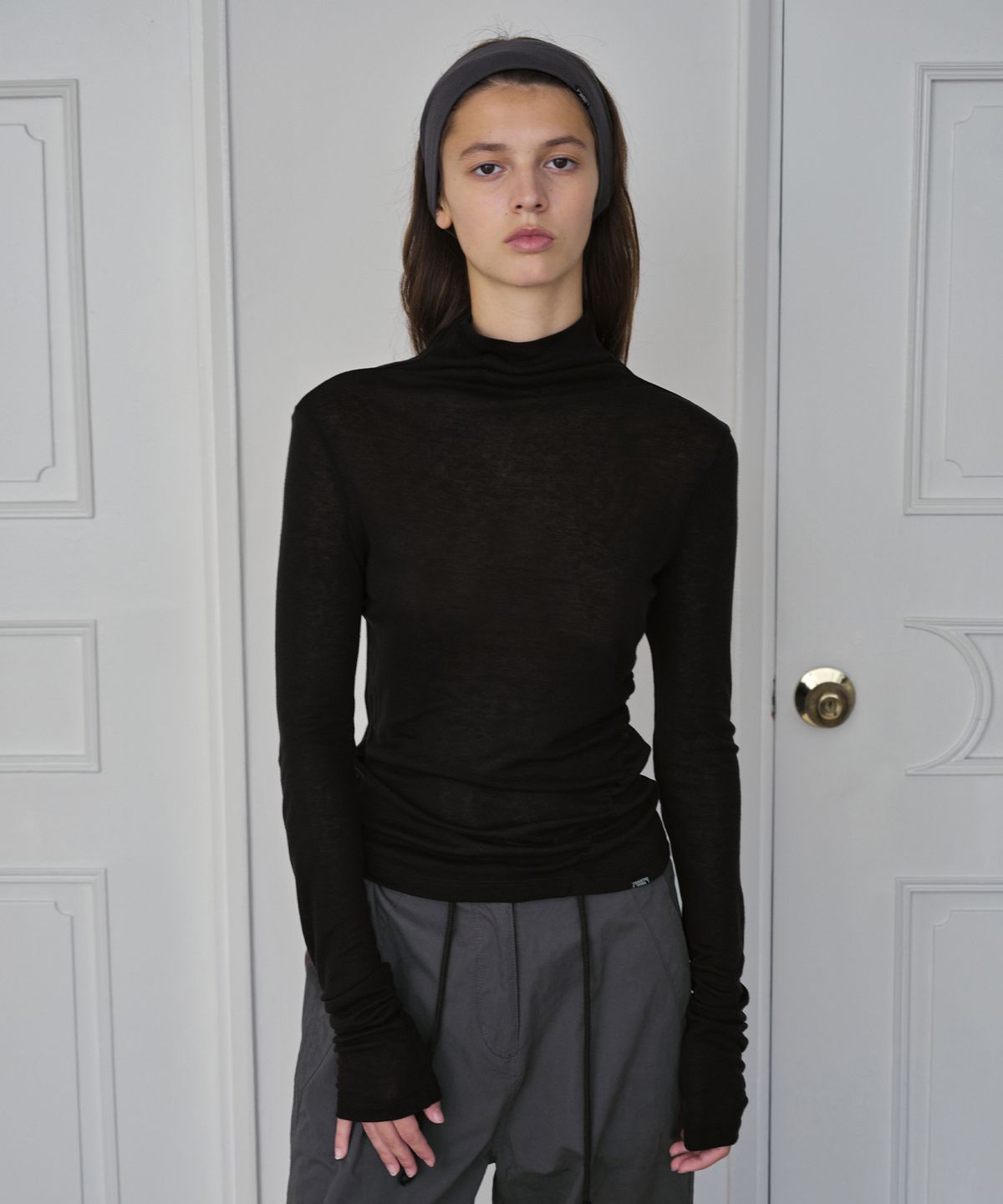 시메트릭 퍼센트(SYMMETRICPERCENT) Wool Turtleneck Top / Black