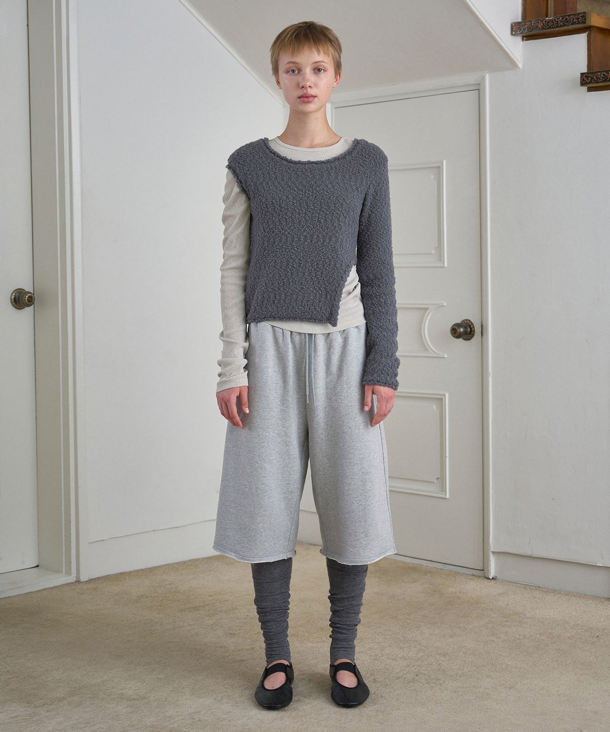 시메트릭 퍼센트(SYMMETRICPERCENT) Unbalanced Boucle Knit Top / Charcoal