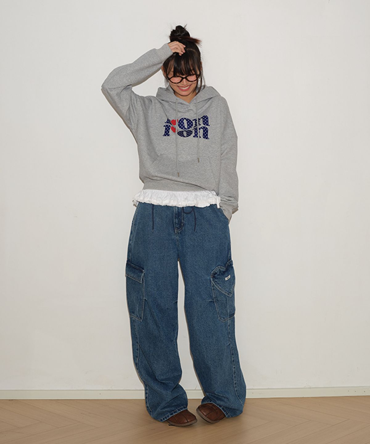 론론(RONRON) DOT LOGO CROP HOODIE GREY