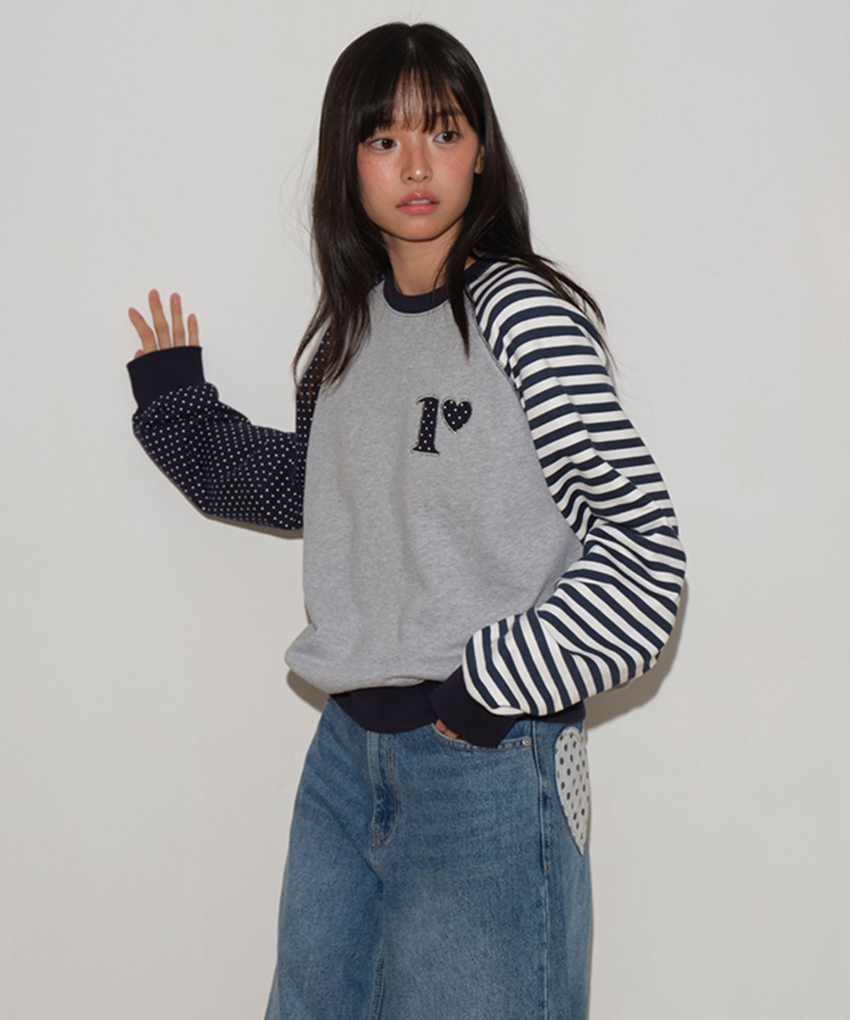 론론(RONRON) DOT R STRIPE BLOCKING SWEATSHIRT GREY