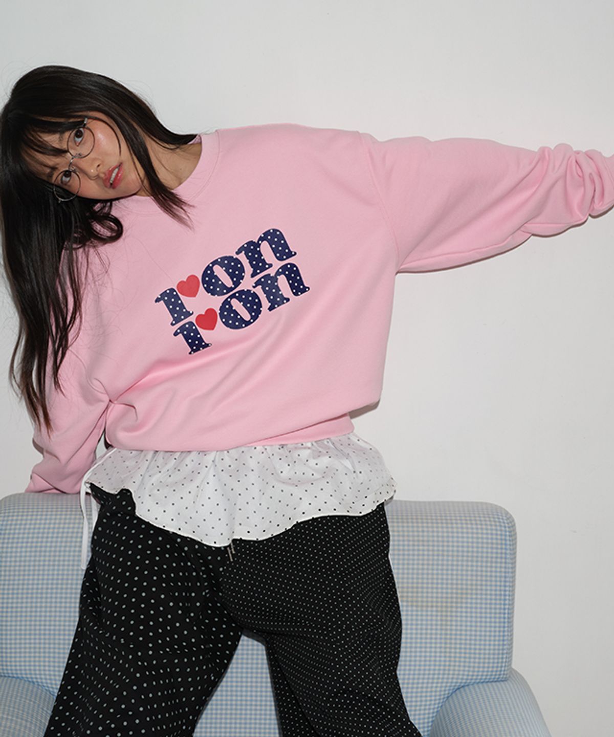 론론(RONRON) DOT LOGO SWEATSHIRT PINK