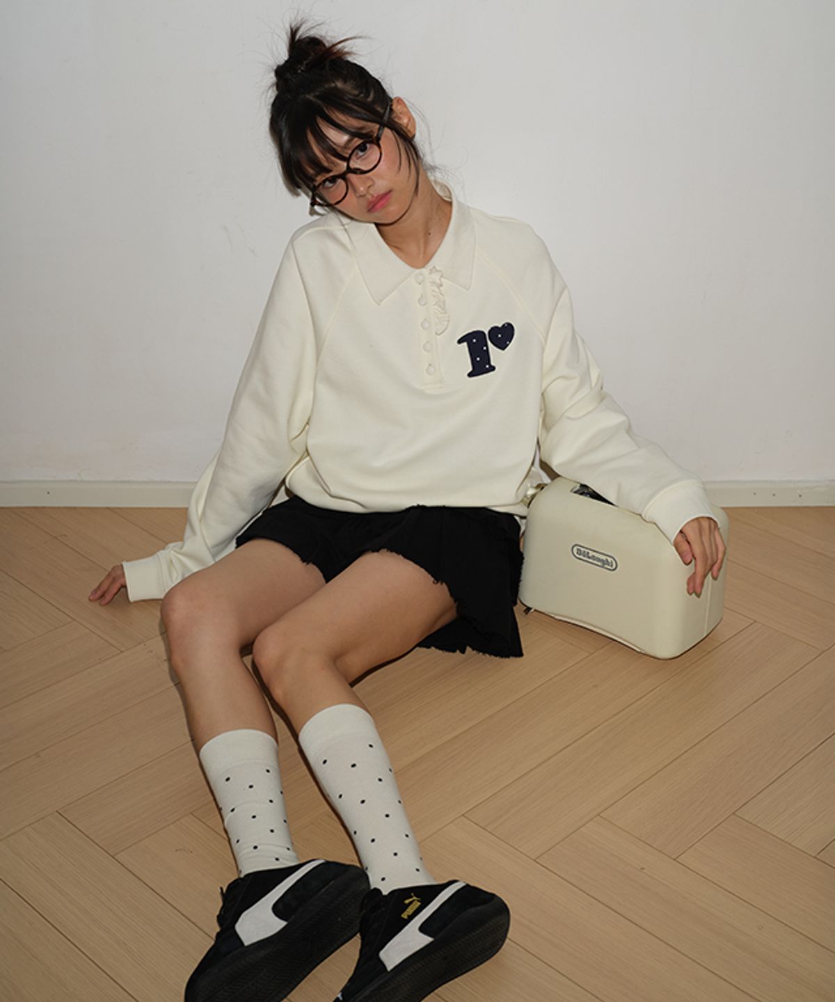 론론(RONRON) DOT R FRILL COLLAR SWEATSHIRT CREAM