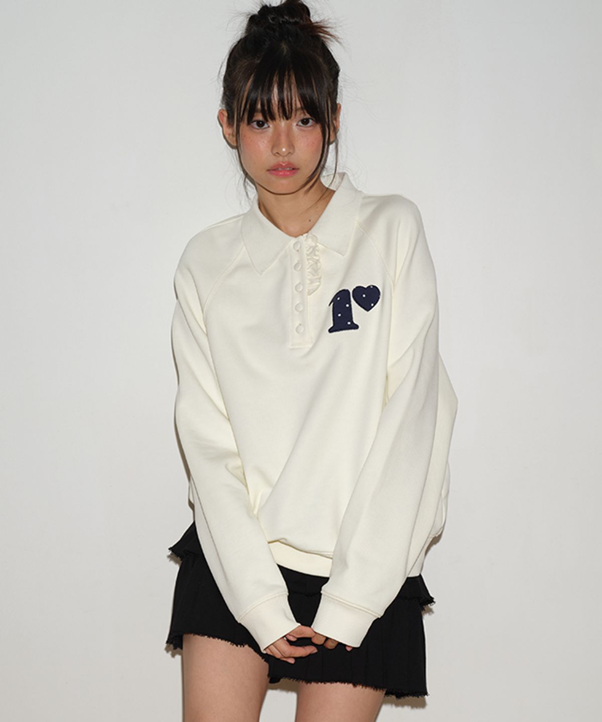 론론(RONRON) DOT R FRILL COLLAR SWEATSHIRT CREAM