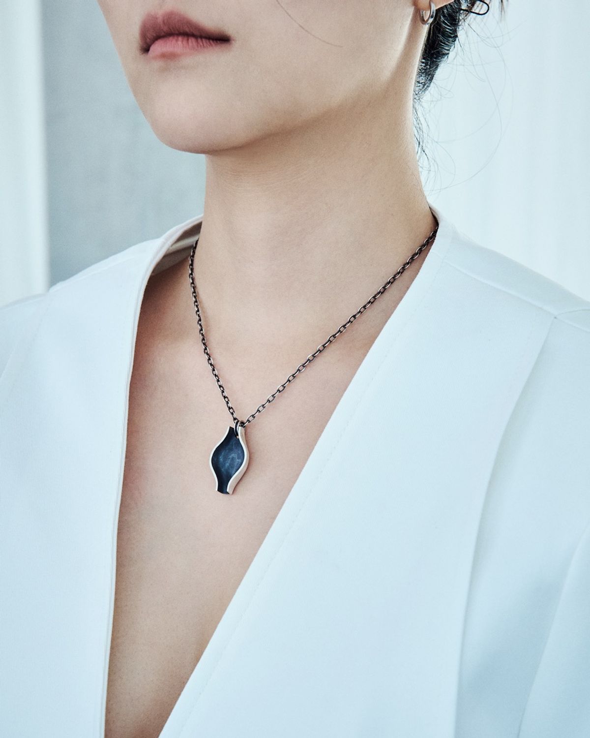 오버더라인(OVER THE LINE) P.O.C Lens Pendant