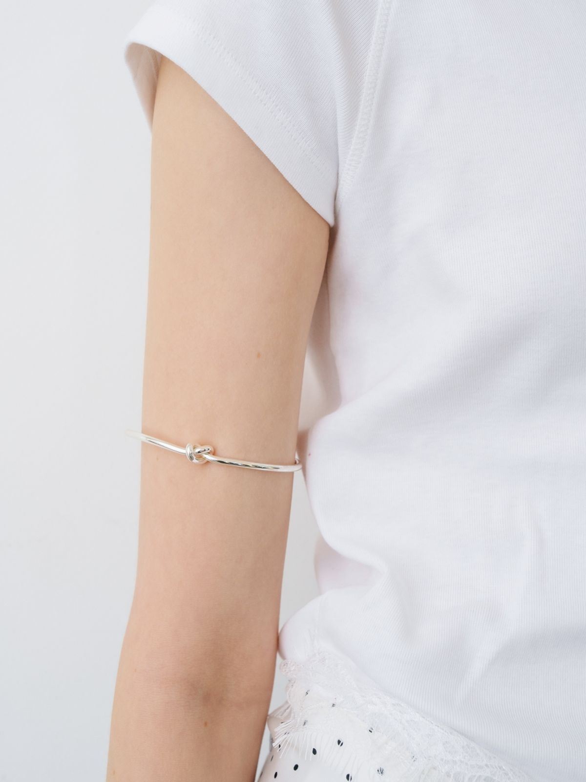 러브미몬스터(LOVE ME MONSTER) Minimal Knot Cuff (L253MBC060)