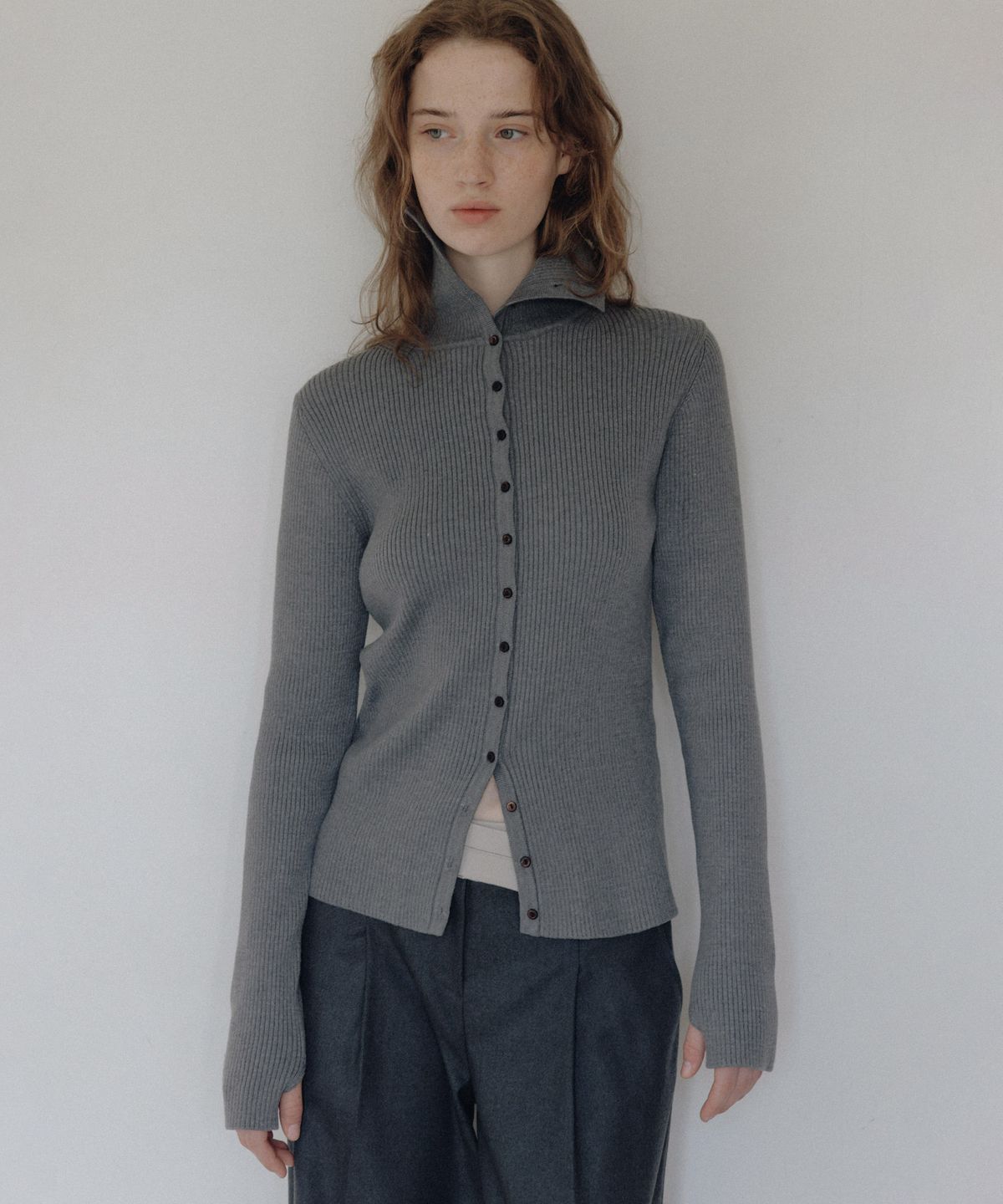 앤니즈(ANDNEEDS) Nua pola cardigan (charcoal gray)