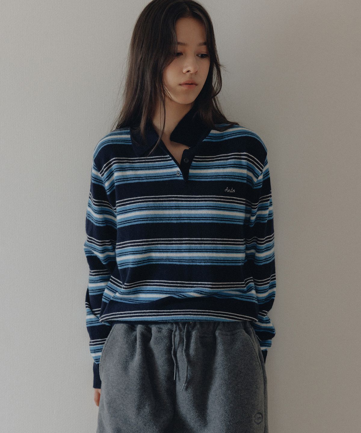 앤니즈(ANDNEEDS) Figaro stripe polo knit (navy)