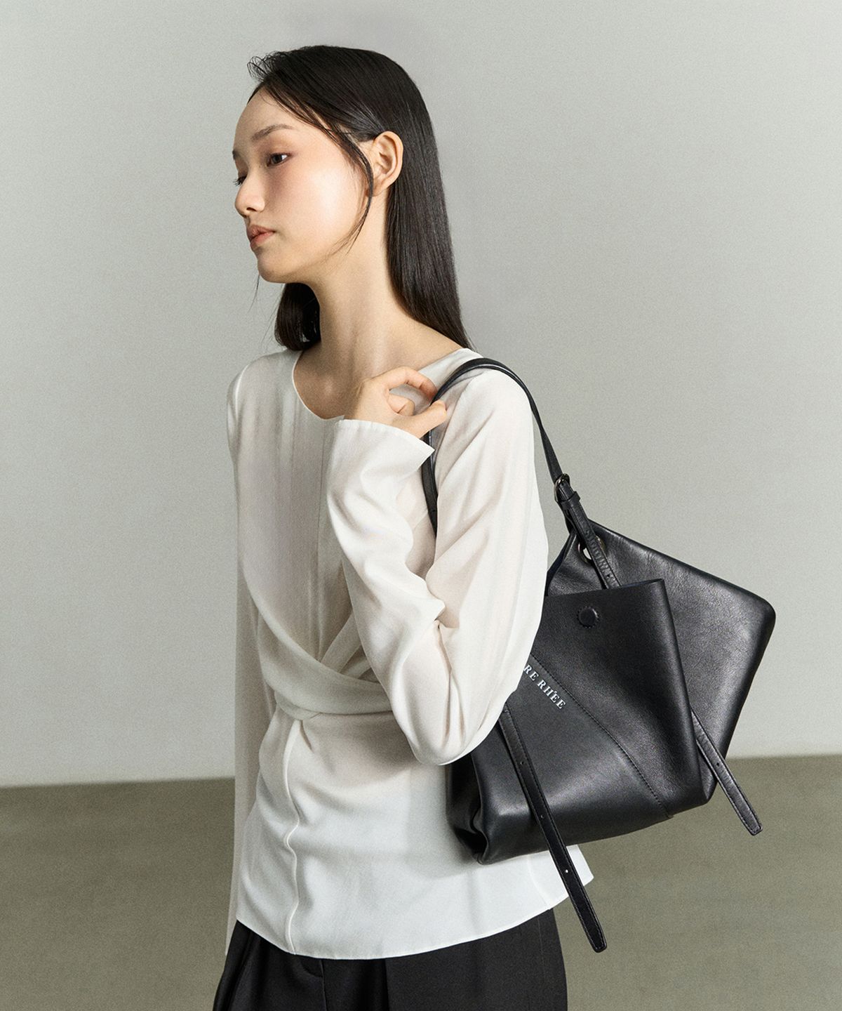 리이(RE RHEE) FRONT WRAP BLOUSE