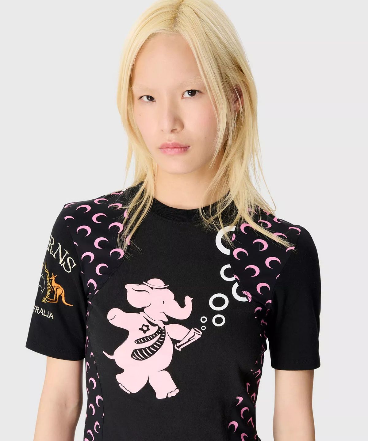 마린 세르(MARINE SERRE) (W) 리제네레이티드 그래픽 저지 베이비 핏 티셔츠 블랙 REGENERATED GRAPHIC JERSEY BABY FIT T-SHIRT BK85 BLACK AOM BLACK PIN