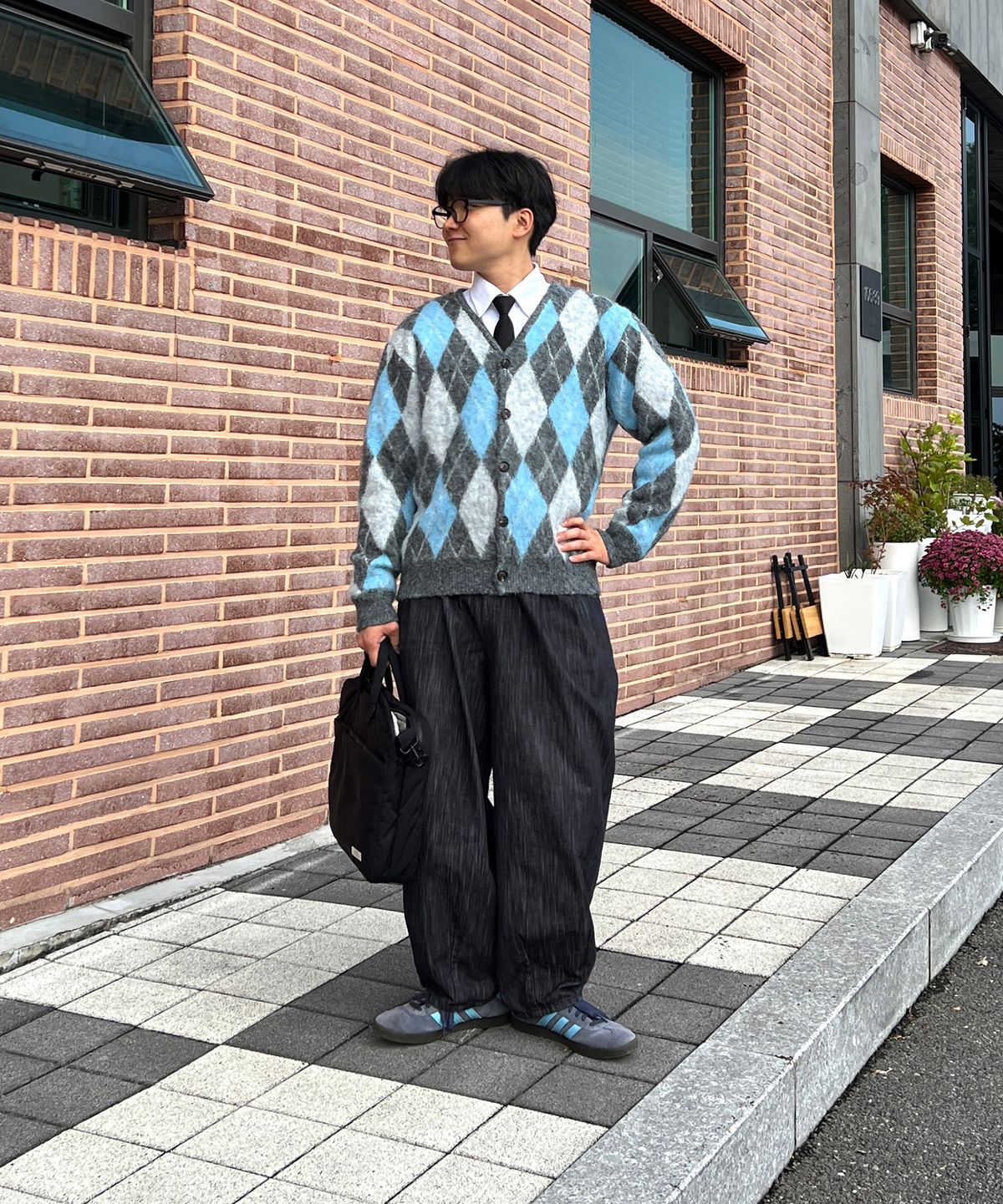 커즈넬로(CUZNELLO) 블랜드 아가일 가디건_차콜