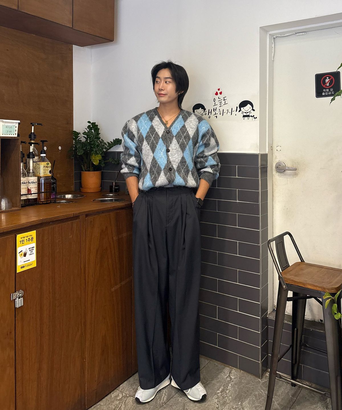 커즈넬로(CUZNELLO) 블랜드 아가일 가디건_차콜