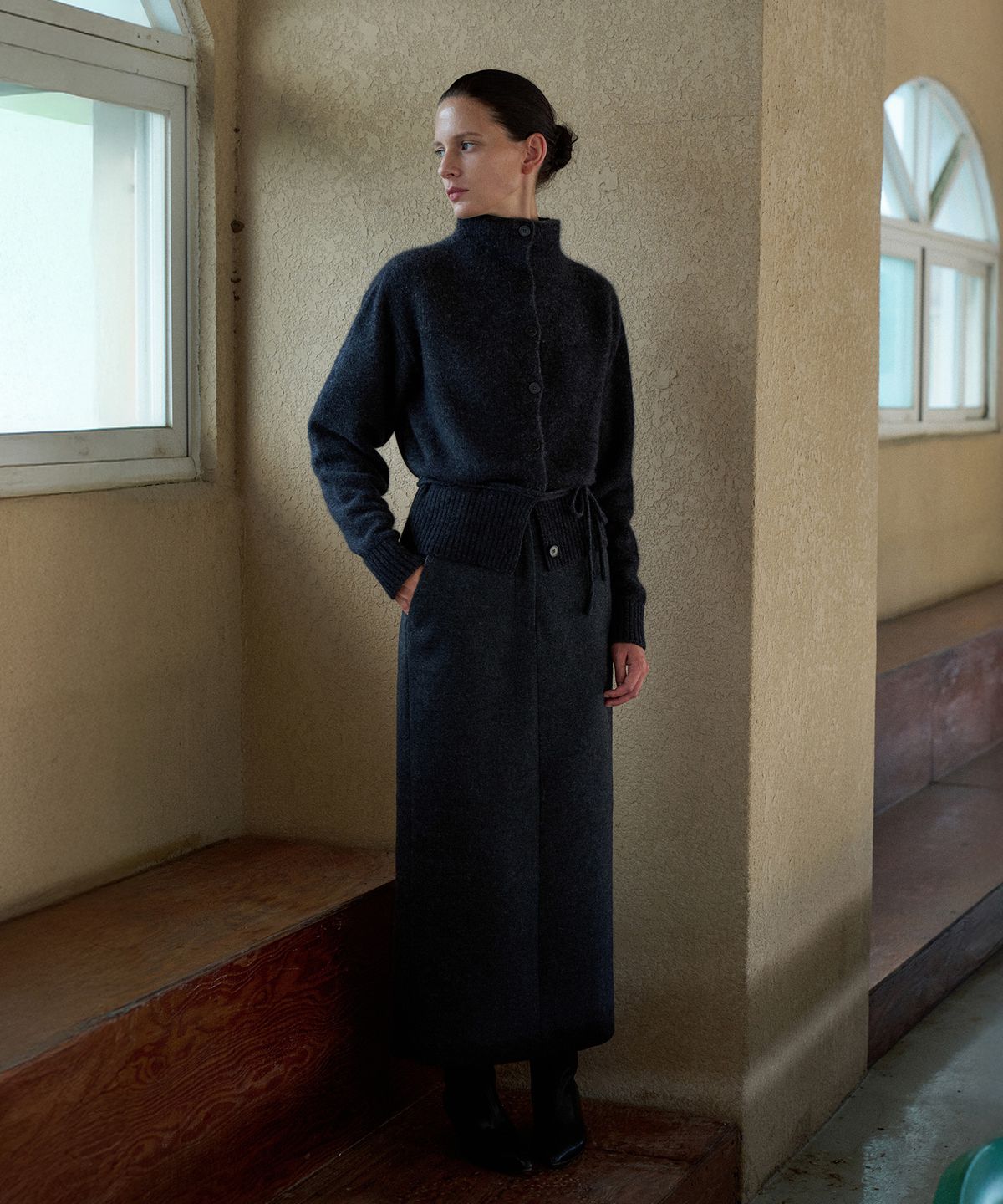 라메레이(LAMEREI) High Neck Button Raccoon Cardigan[LMBFWI25KN298]-Perfume Charcoal