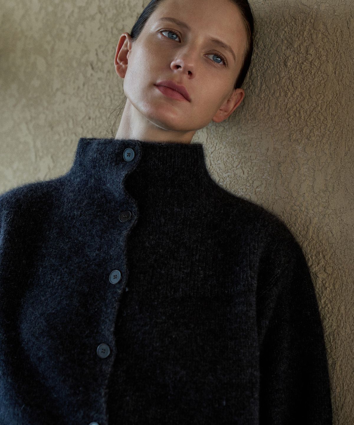 라메레이(LAMEREI) High Neck Button Raccoon Cardigan[LMBFWI25KN298]-Perfume Charcoal