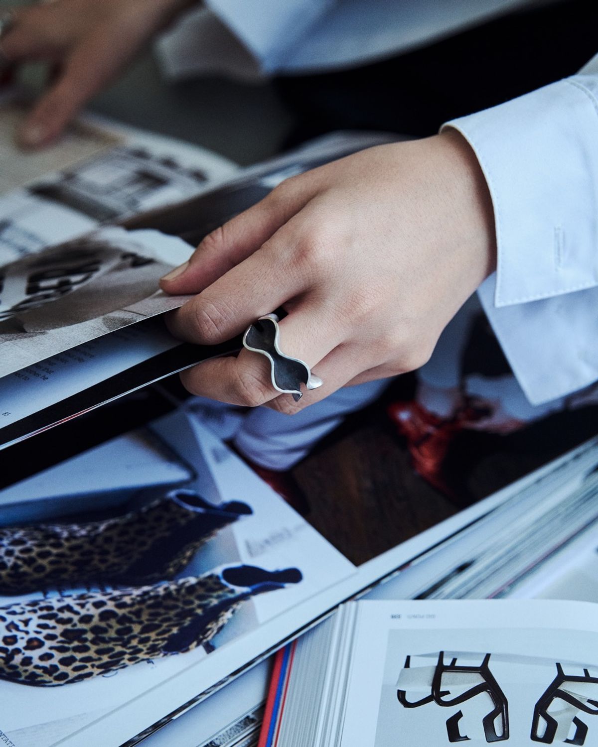 오버더라인(OVER THE LINE) P.O.C Lens Array Ring