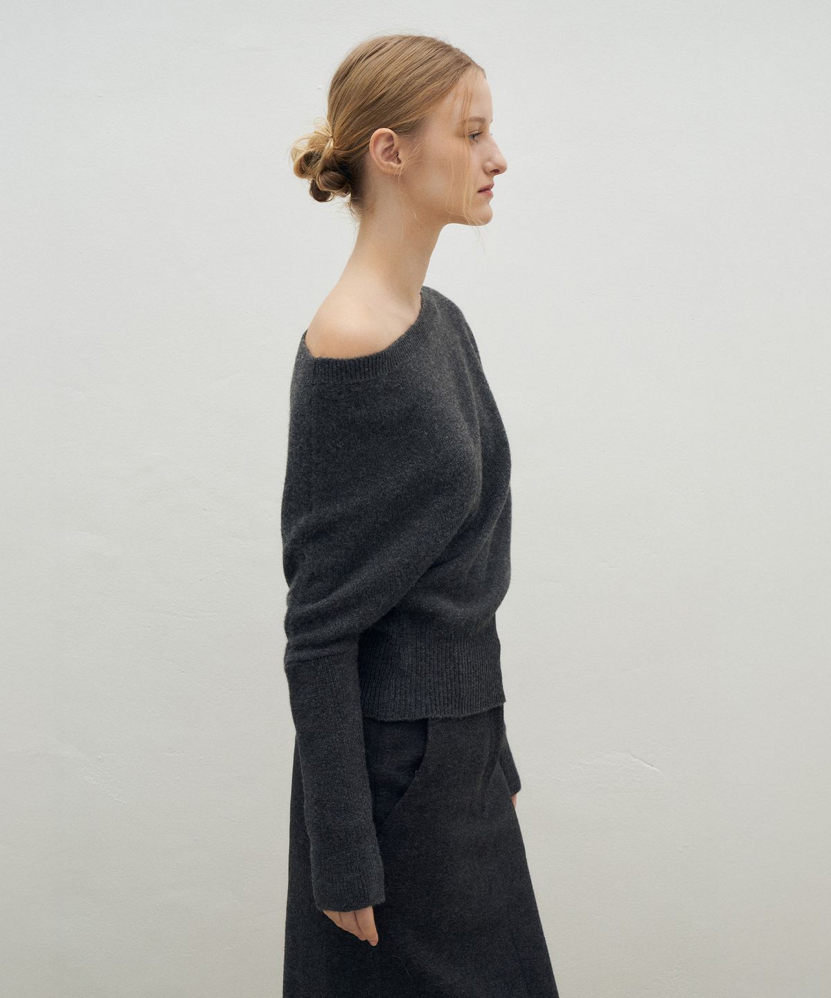 라메레이(LAMEREI) Baby Alpaca One-Off Shoulder Knit Top[LMBEWIKN301]-Charcoal