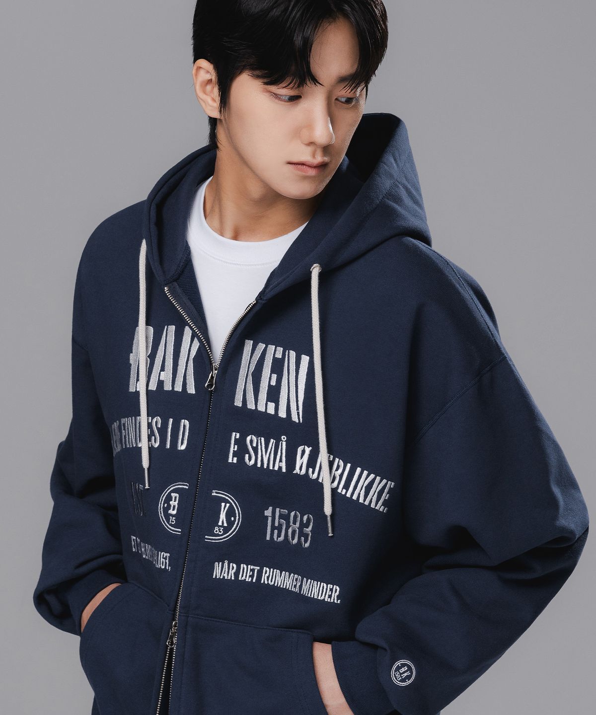 바켄(BAKKEN) 포시즌 Embroidered 투웨이 후드집업 BK7993_네이비