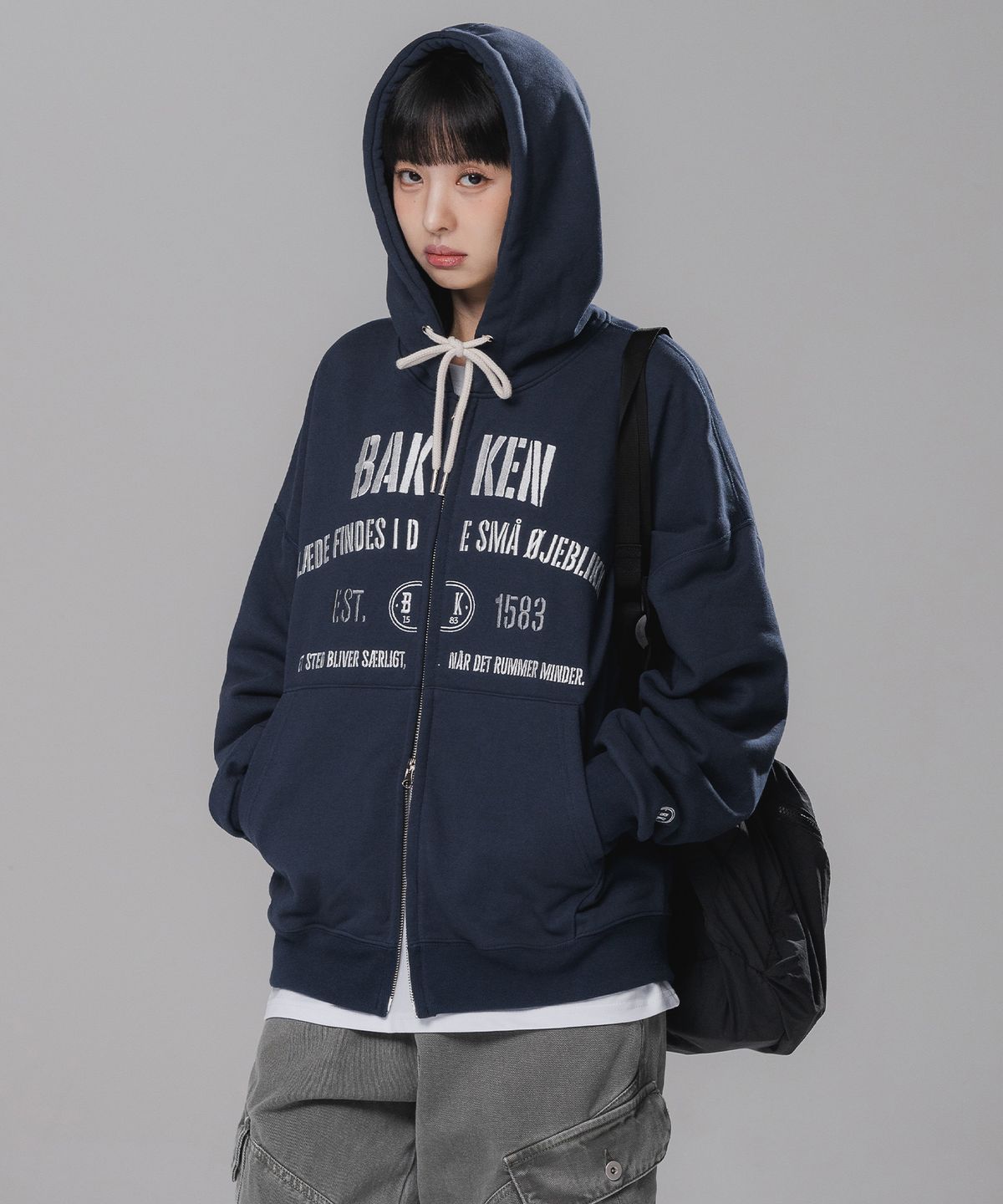 바켄(BAKKEN) 포시즌 Embroidered 투웨이 후드집업 BK7993_네이비