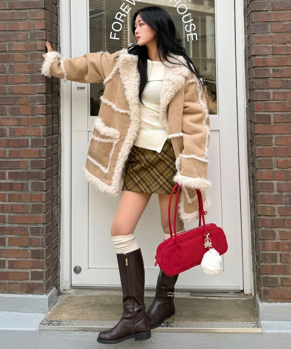 라츠유(LOTSYOU) lotsyou_Alina Suede Shoulder Bag Red