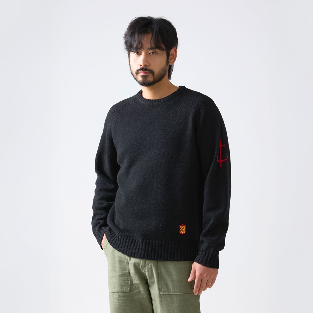 건지 울른스(Guernsey Woollens) 슈퍼파인 메리노울 나그랑 스웨터 - 블랙