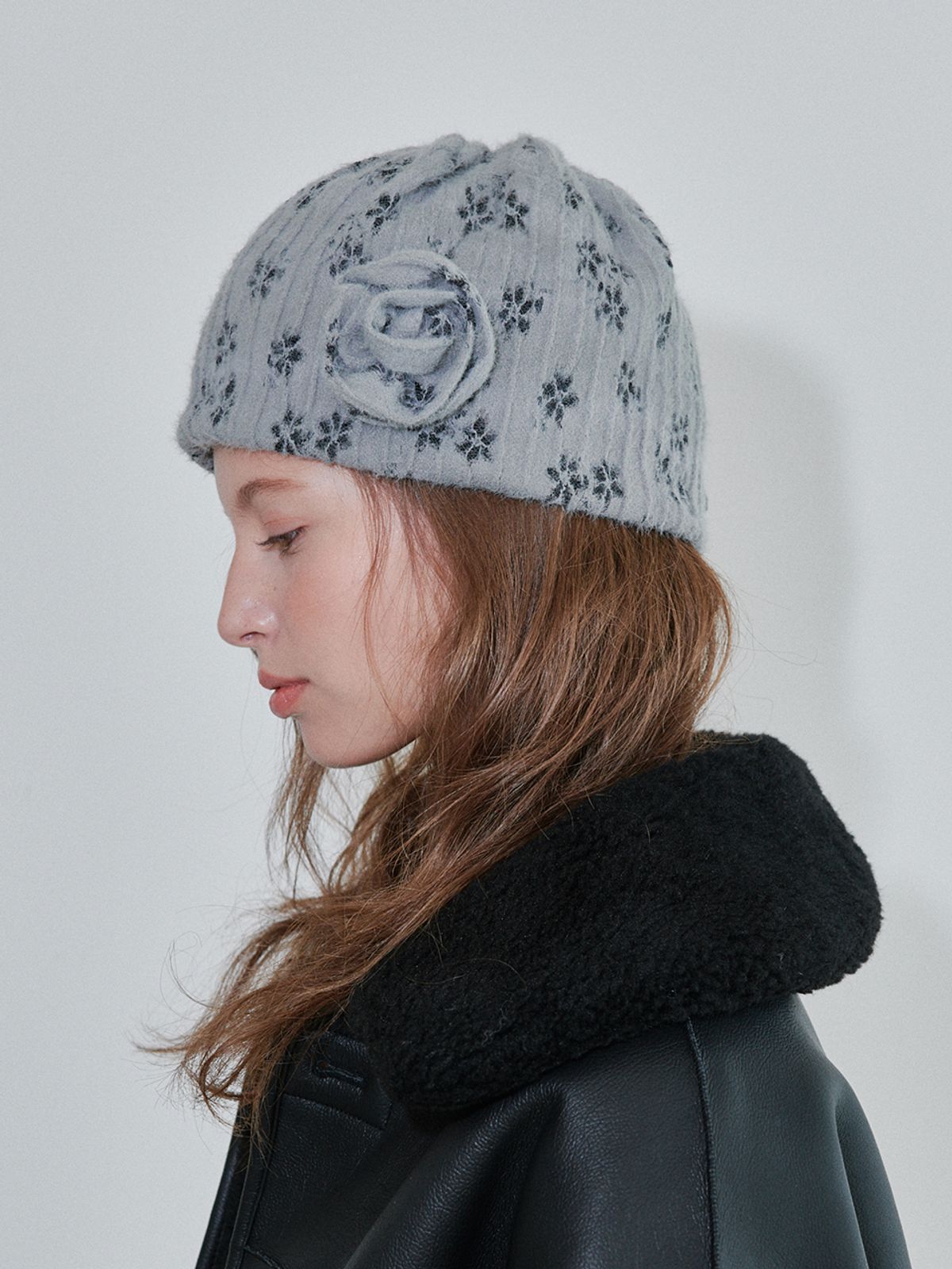 오앨(OUEL) ROSE CORSAGE KNIT BEANIE_GREY