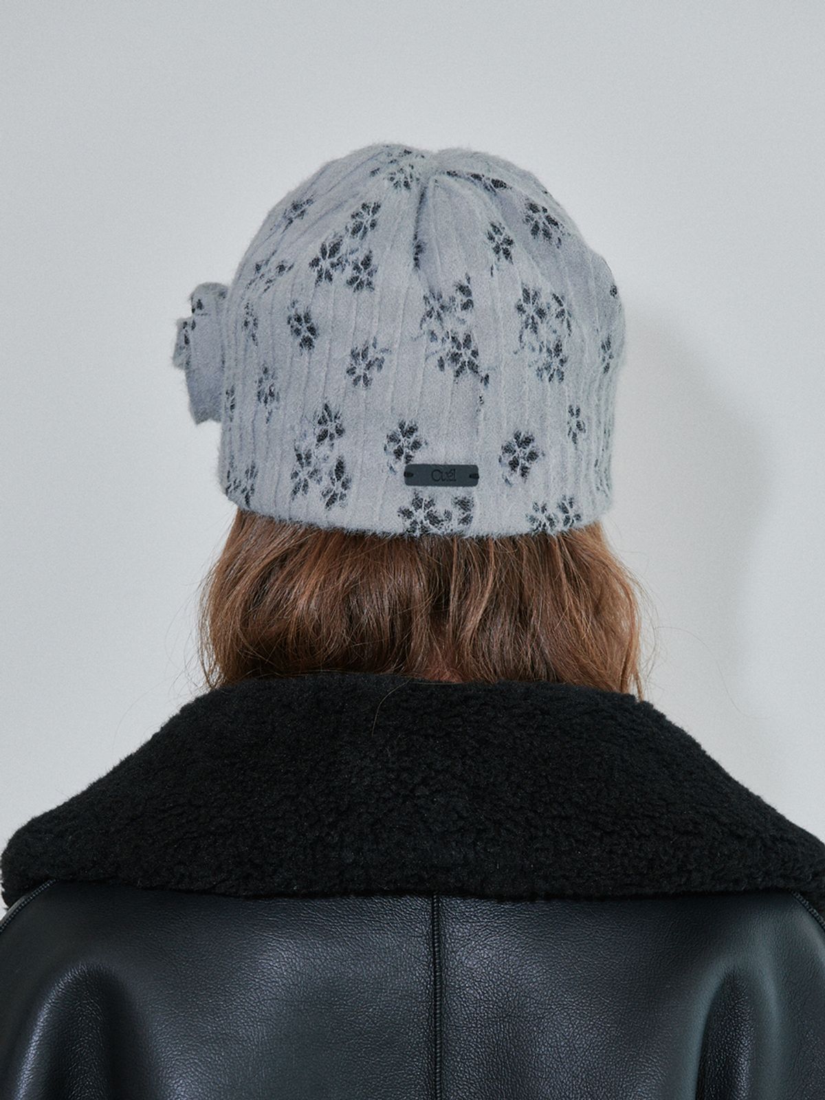 오앨(OUEL) ROSE CORSAGE KNIT BEANIE_GREY