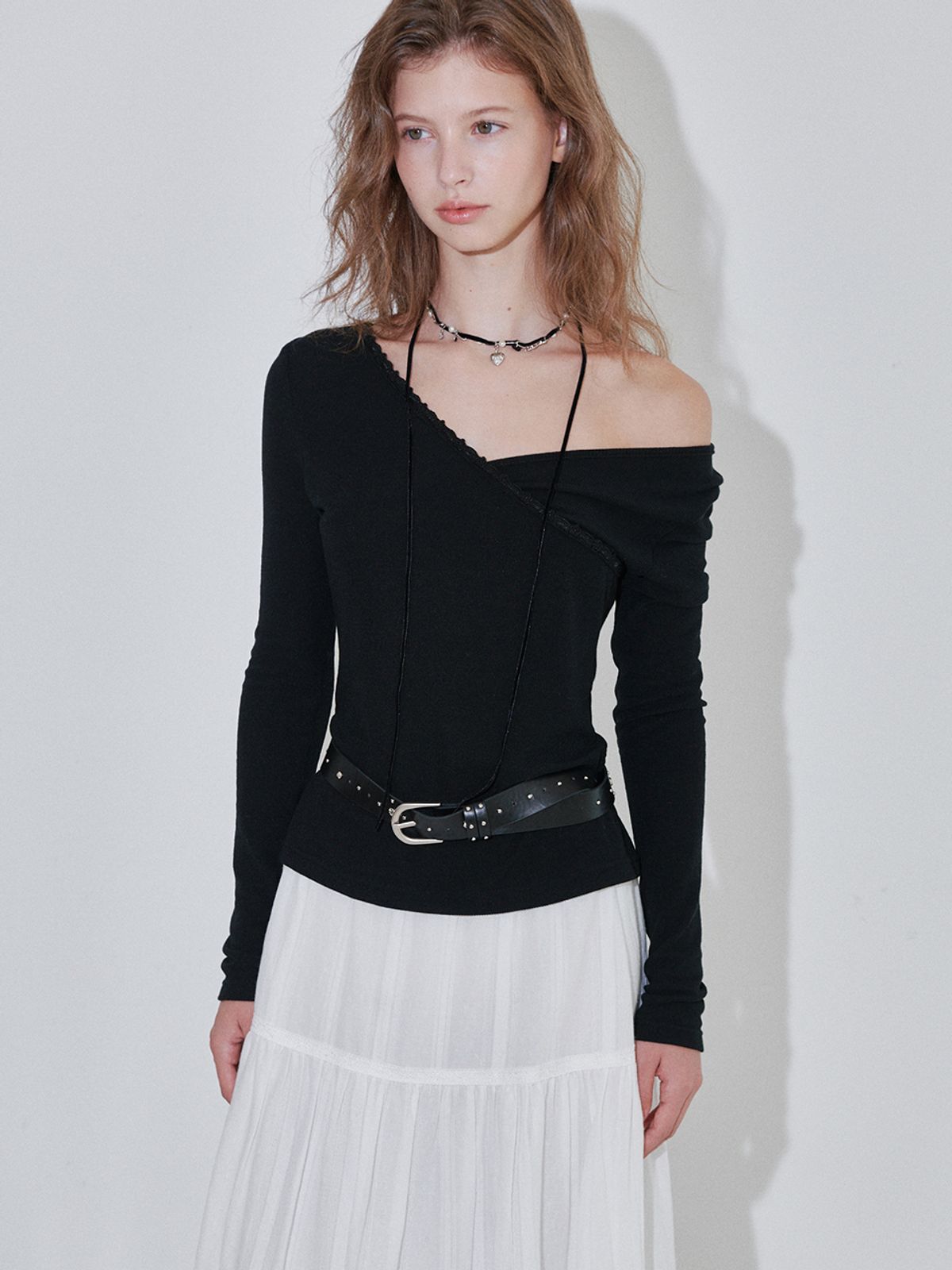 오앨(OUEL) STUDDED FAUX LEATHER BELT_BLACK