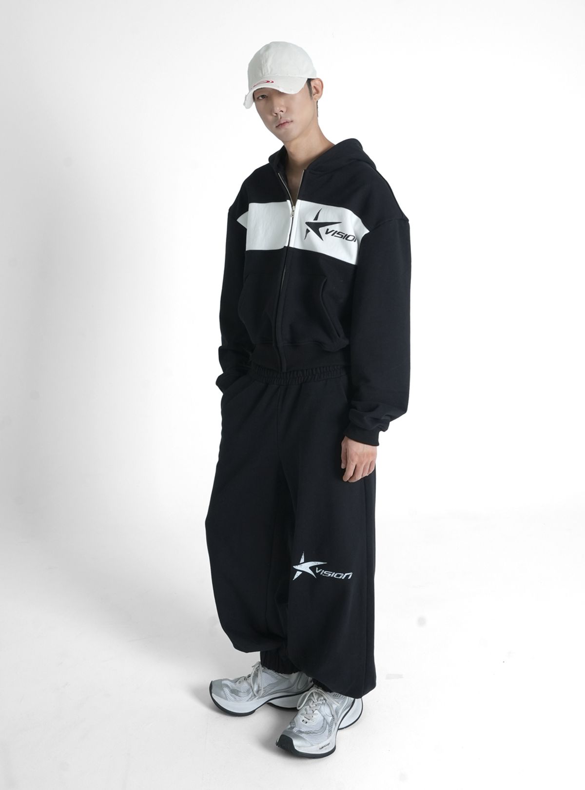 씨비전 바이 씨에스씨(CIVISION BY CSC) STAR LOGO HOODIE ZIP-UP BLACK