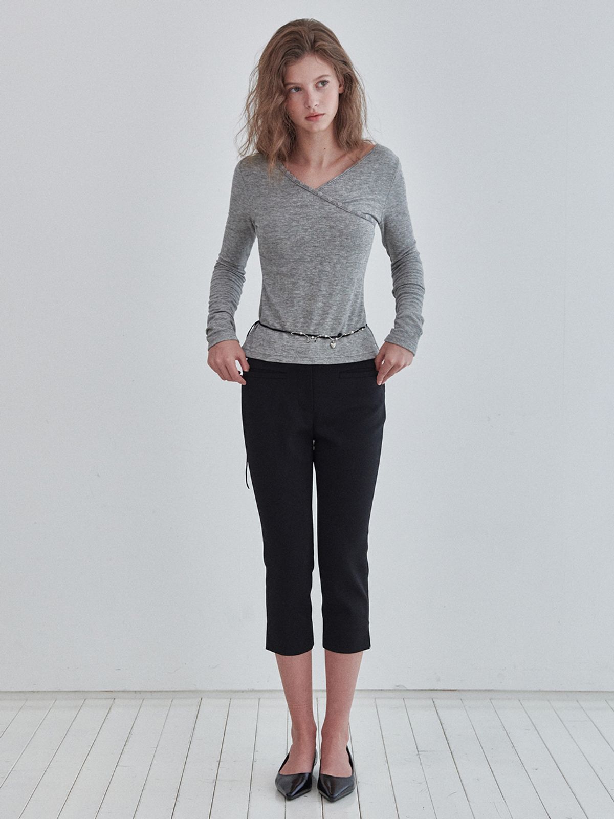 오앨(OUEL) SLIM CAPRI PANTS_BLACK