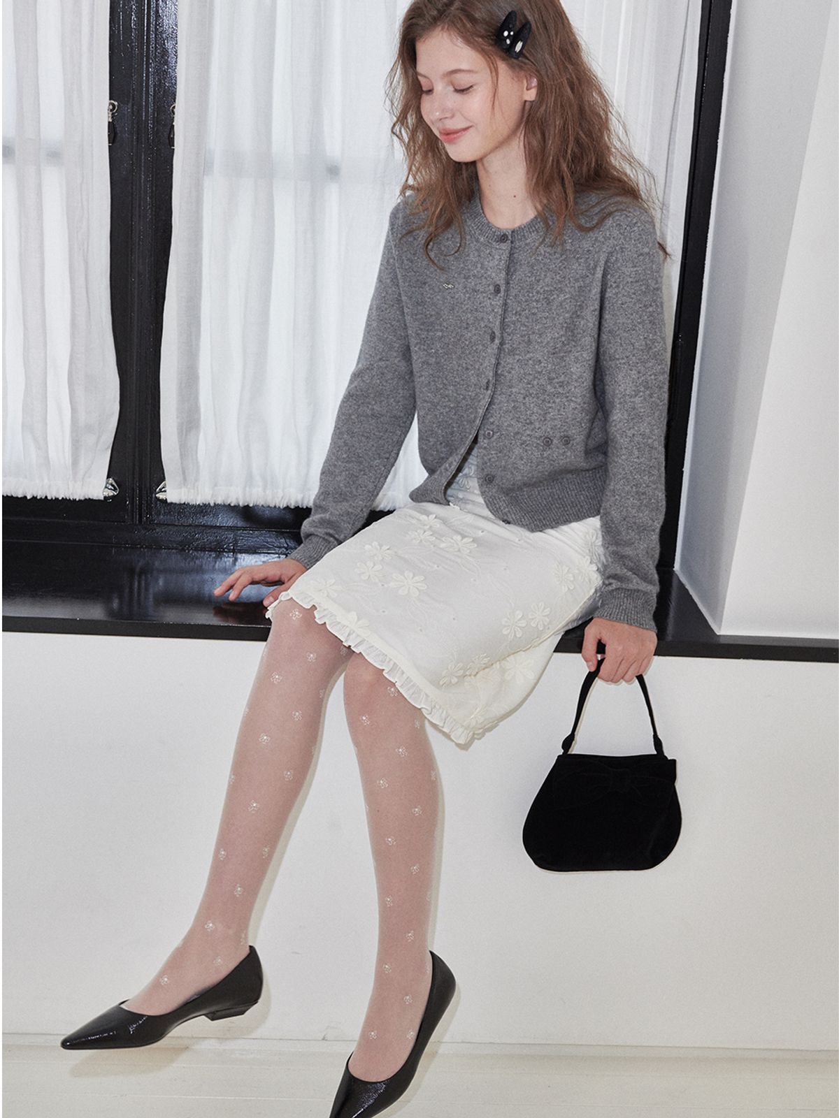 오앨(OUEL) EMBROIDERY RUFFLE MIDI SKIRT_CREAM