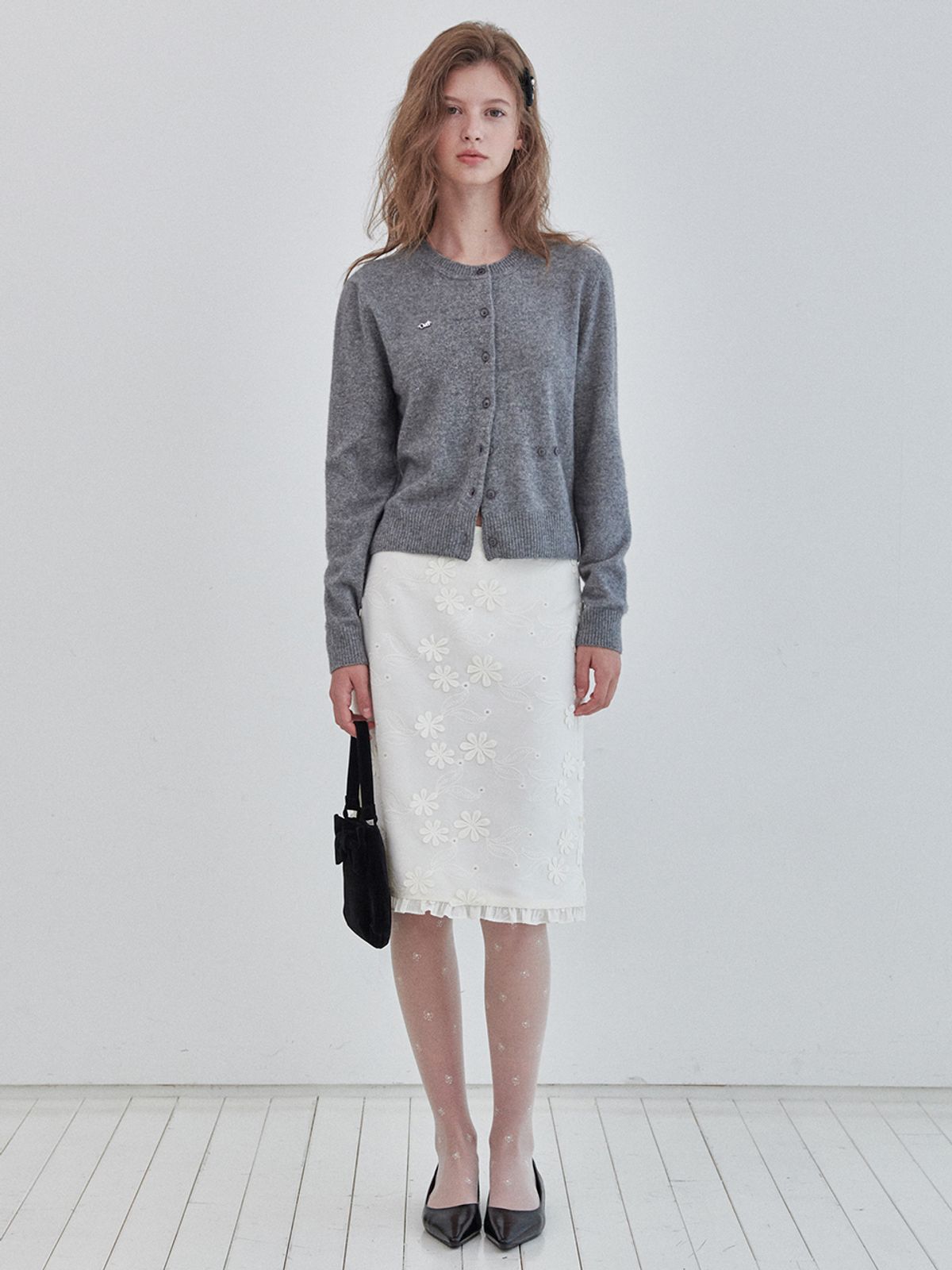 오앨(OUEL) EMBROIDERY RUFFLE MIDI SKIRT_CREAM