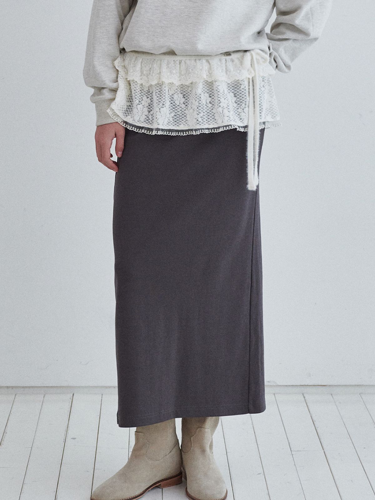 오앨(OUEL) FUZZY LACE MINI WRAP SKIRT_CREAM