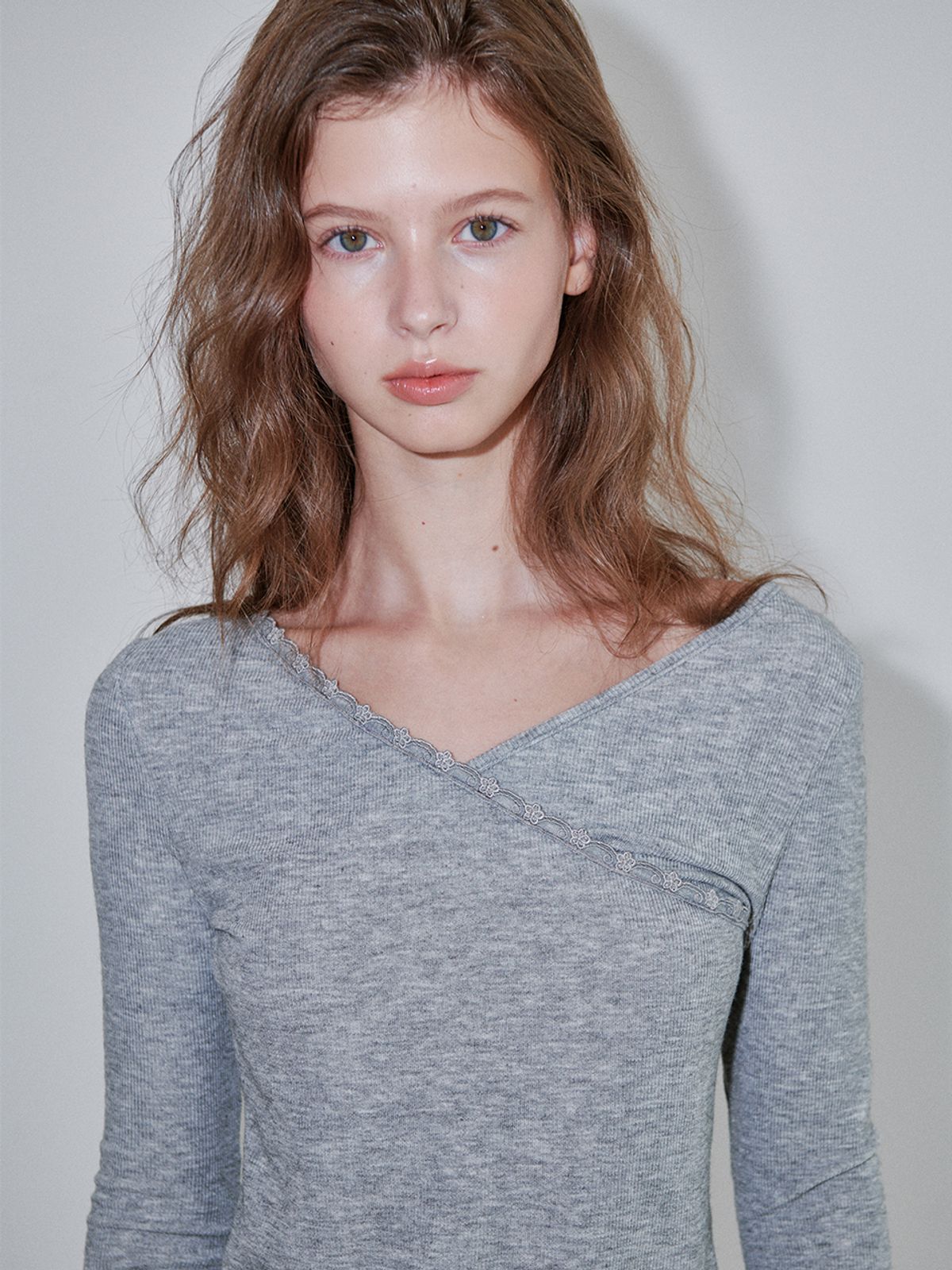 오앨(OUEL) LACE TRIM JERSEY TOP_MELANGE GREY