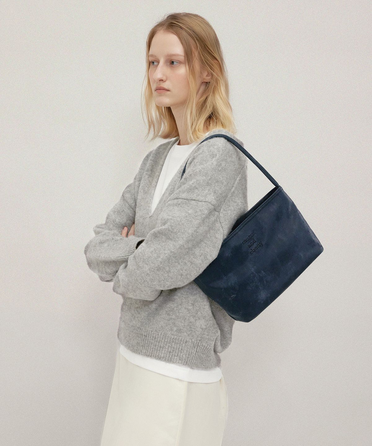 무쿠앤에보니(MUCU AND EBONY) Near Flat Bag _ Deep Navy