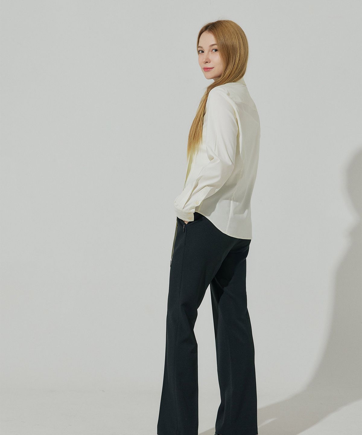 벨르마(BELLEMA) butter slim fit tie blouse