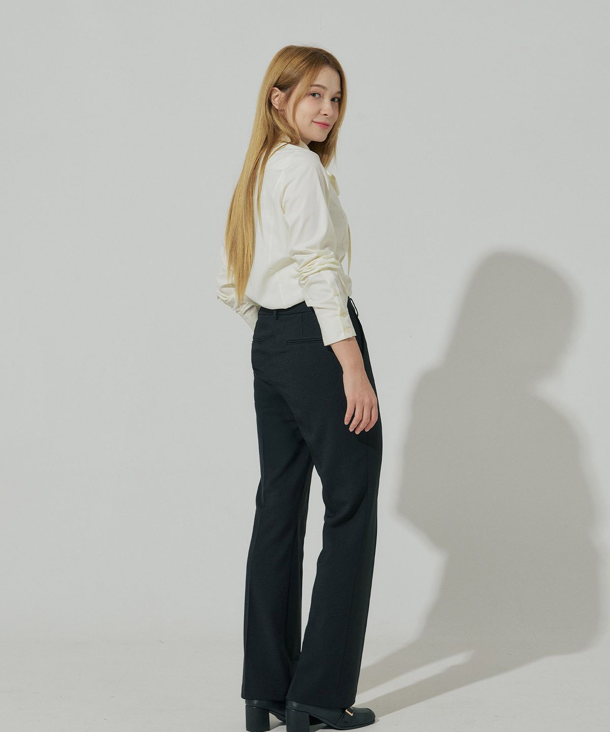 벨르마(BELLEMA) butter slim fit tie blouse