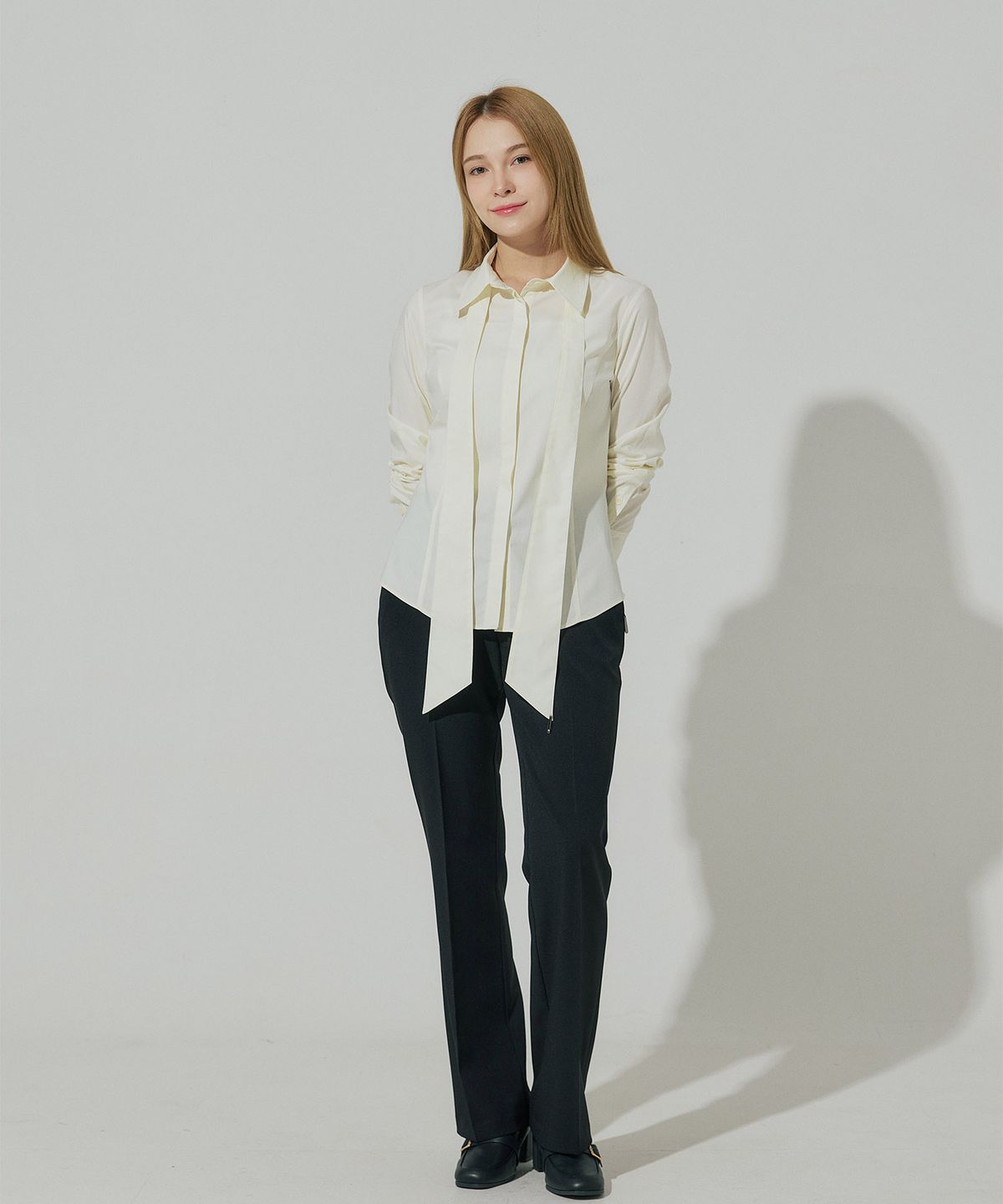 벨르마(BELLEMA) butter slim fit tie blouse