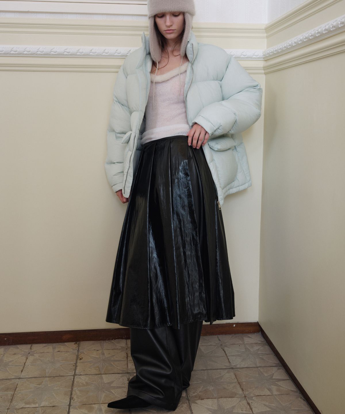 오버듀플레어(OVERDUEFLAIR) LEATHER LAYERED WRAP SKIRT_COATED BLACK