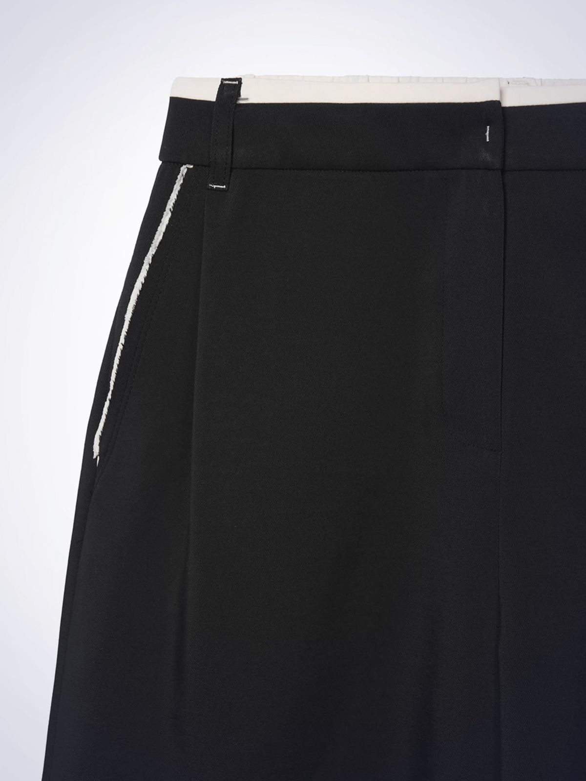 하우스공칠이씨(HAUS072C) ONE TUCK BERMUDA PANTS BLACK