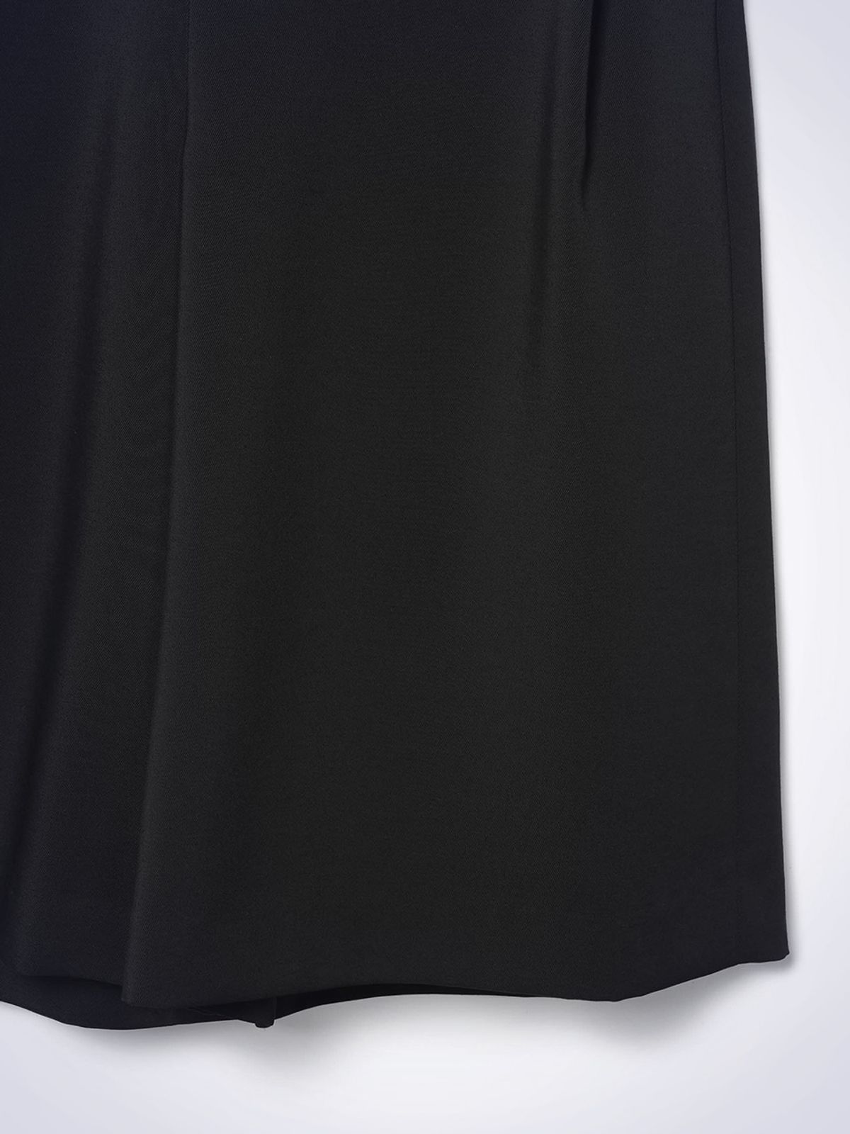 하우스공칠이씨(HAUS072C) ONE TUCK BERMUDA PANTS BLACK