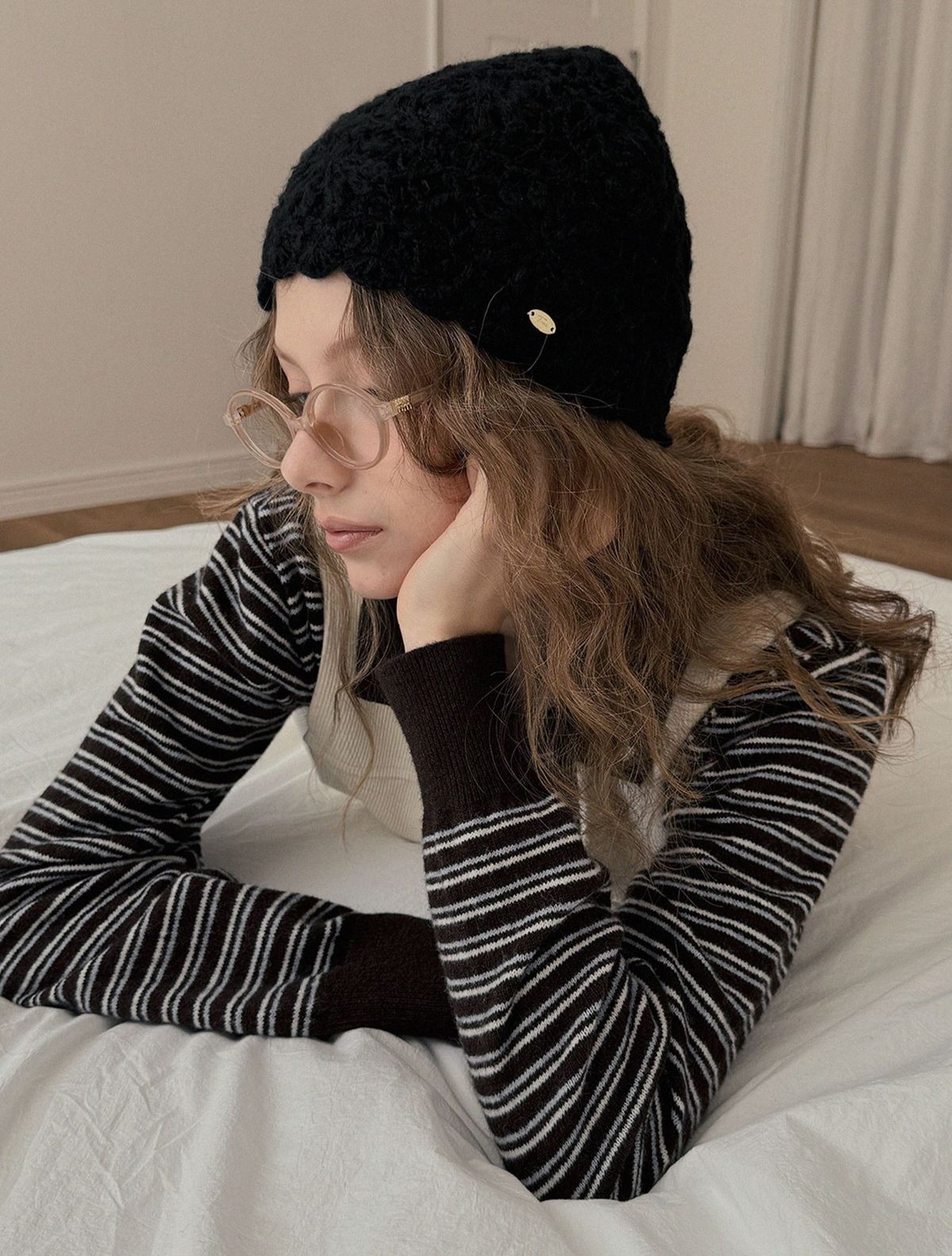 트위(TWEE) 스던 스트라이프 카라 긴팔 니트