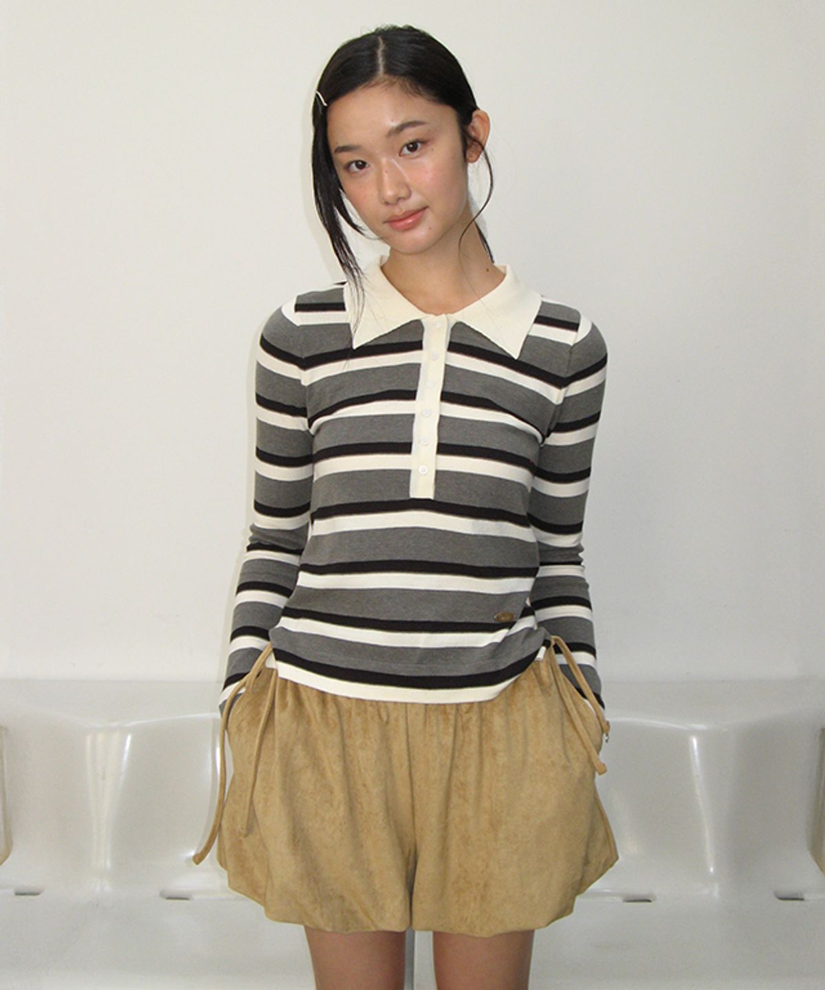 론론(RONRON) STRIPE HENRYNECK COLLAR SLIM LONG SLEEVE KNIT CHARCOAL IVORY