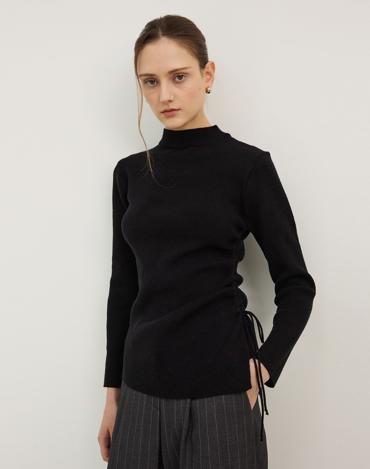 지에마르(GIEMAR) MOCK NECK UNBALANCE CUT KNIT BLACK 모크넥 언발란스 컷 니트 블랙