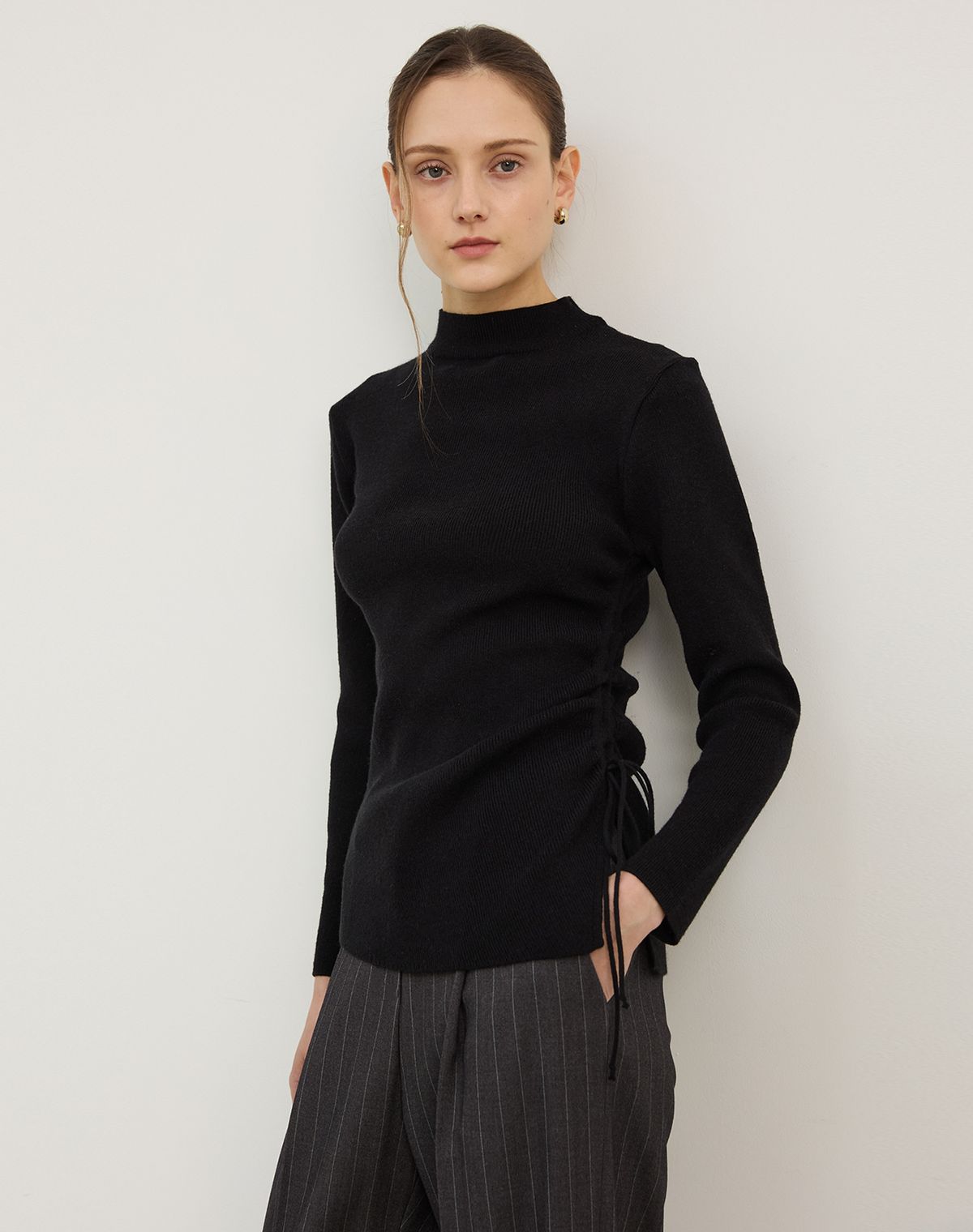 지에마르(GIEMAR) MOCK NECK UNBALANCE CUT KNIT BLACK 모크넥 언발란스 컷 니트 블랙