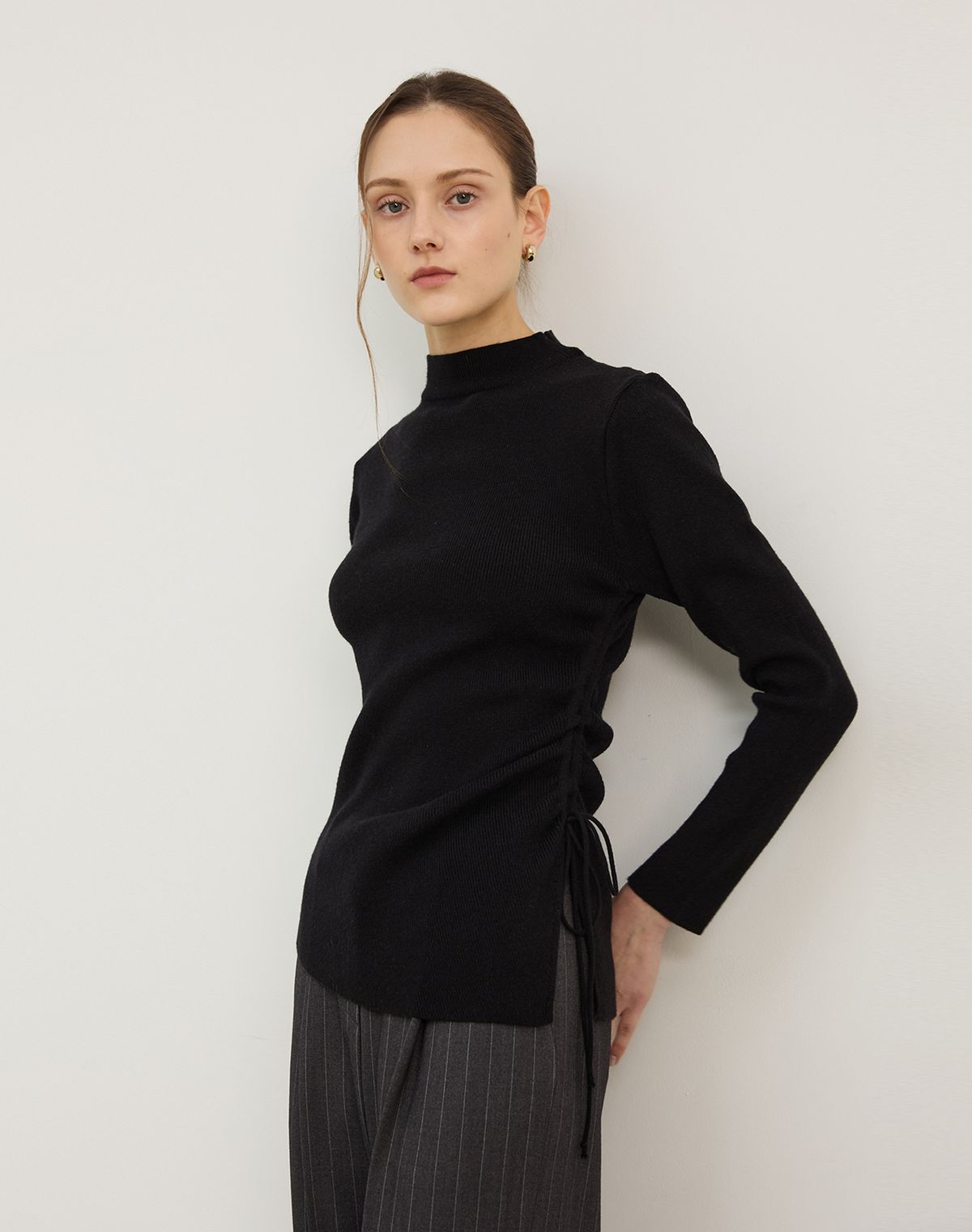 지에마르(GIEMAR) MOCK NECK UNBALANCE CUT KNIT BLACK 모크넥 언발란스 컷 니트 블랙