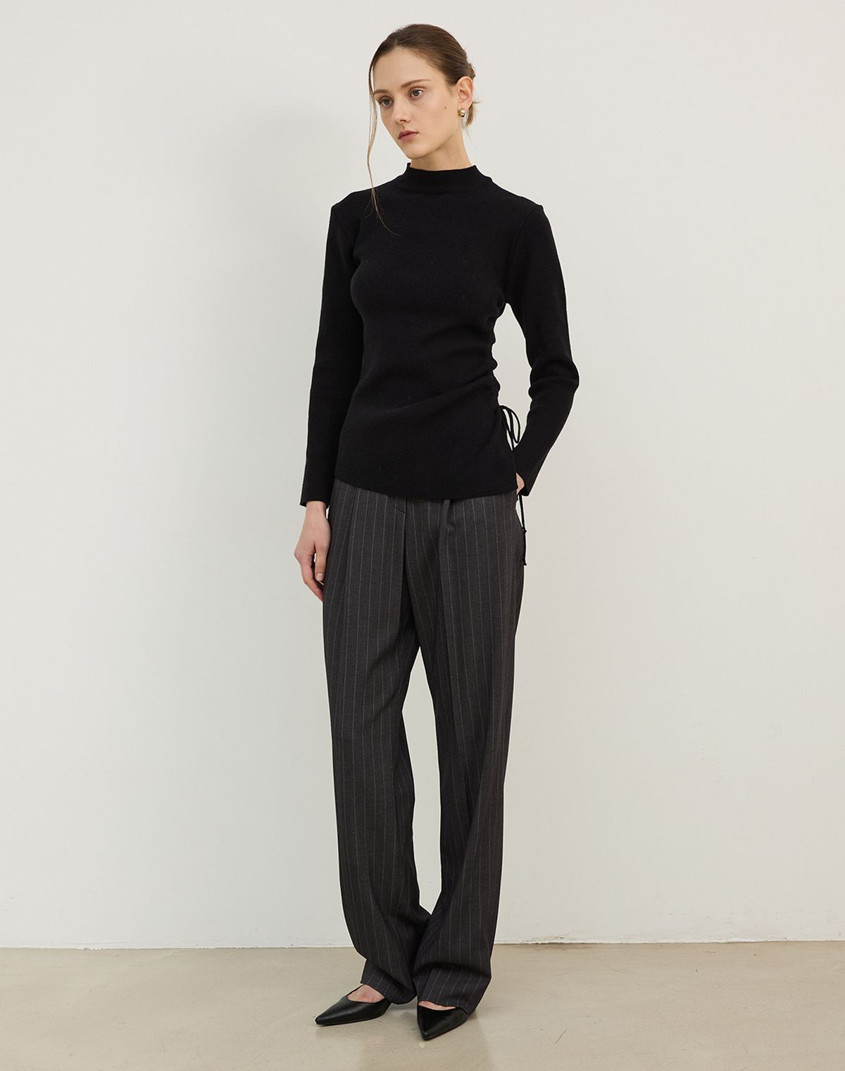 지에마르(GIEMAR) MOCK NECK UNBALANCE CUT KNIT BLACK 모크넥 언발란스 컷 니트 블랙