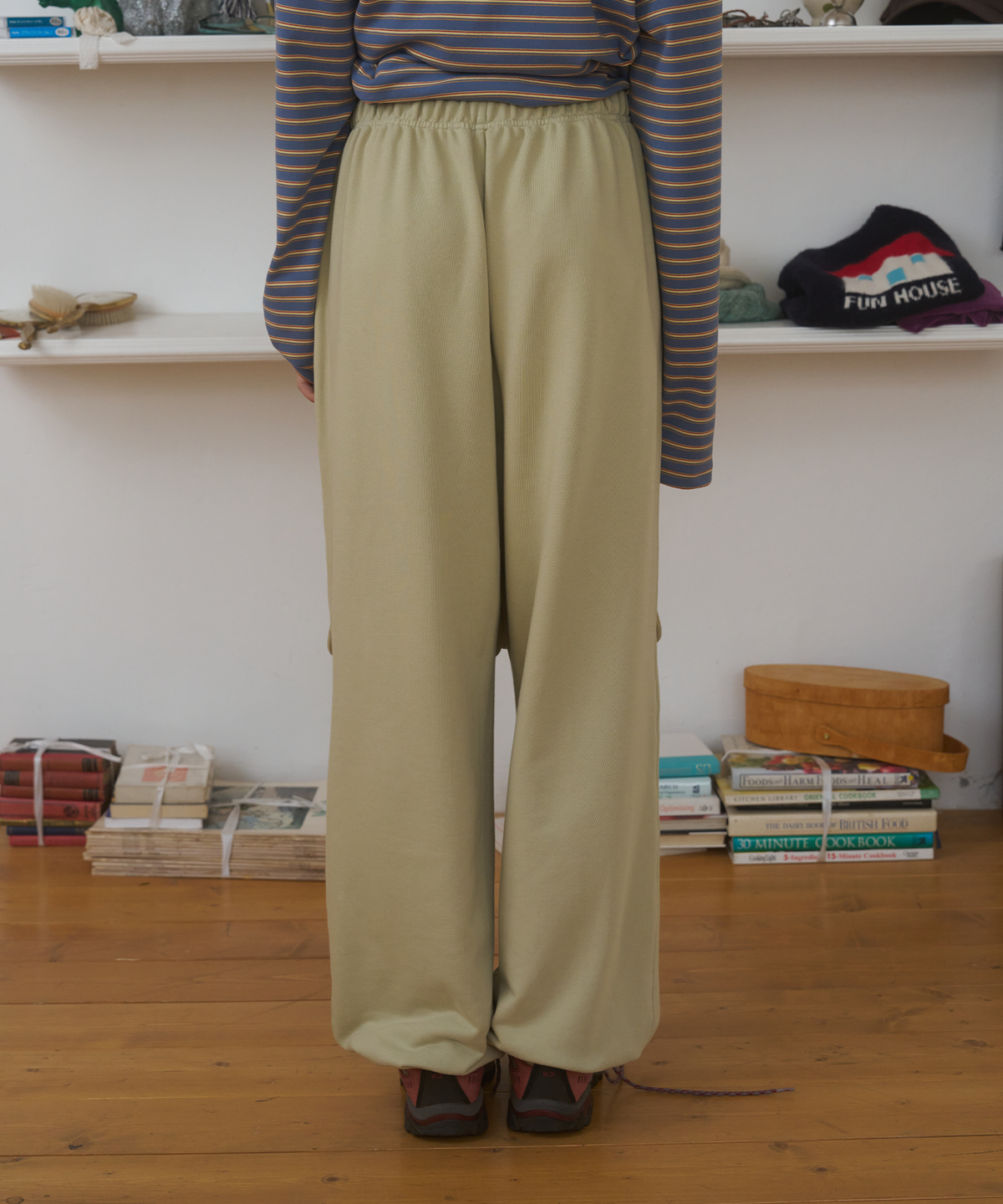 펀프롬펀(FUNFROMFUN) POCKET SWEAT PANTS, PISTACHIO GREEN