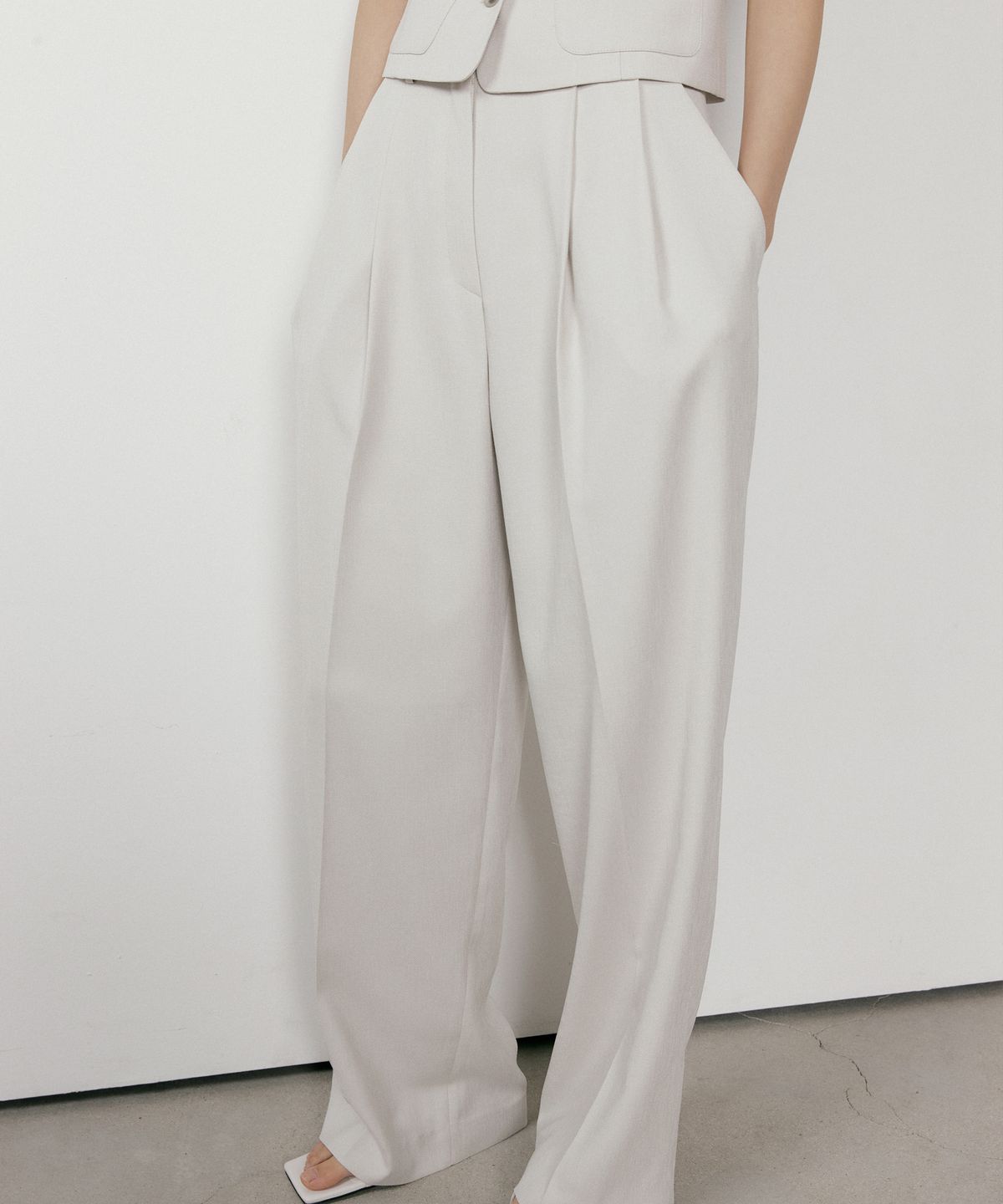 오떼뜨(OCTETTE) TWO TUCK TROUSER_2COLOR