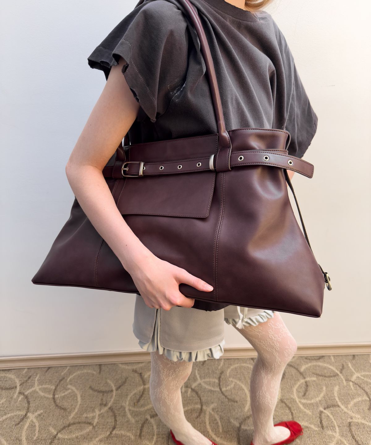 여밈(YEOMIM) slacky bag (mahogany)
